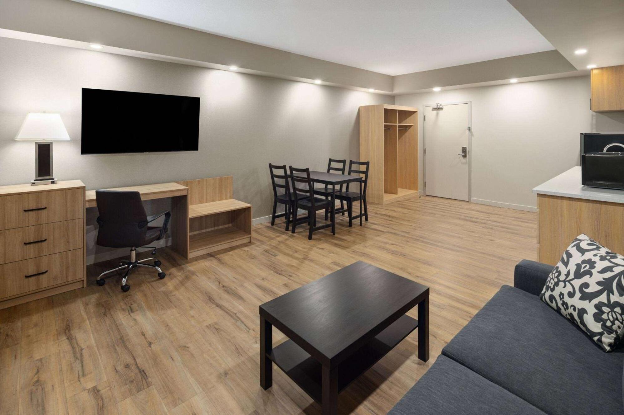 Two-Bedroom Suite with Two King Beds - Non-Smoking