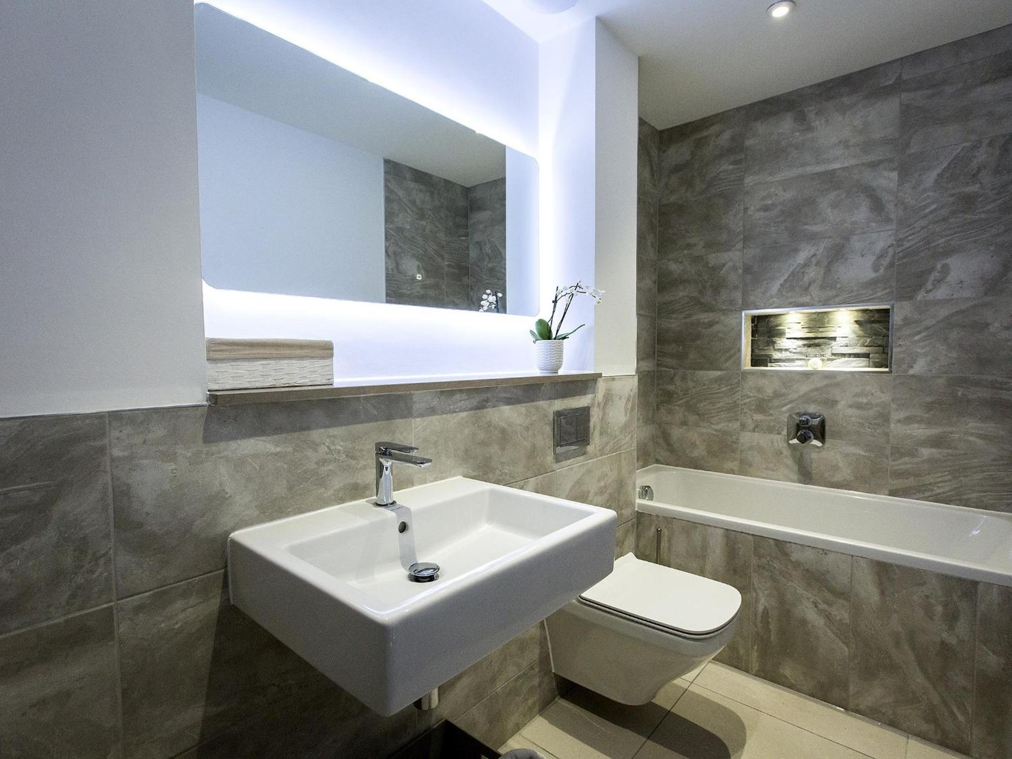 Deluxe Double Room Bath