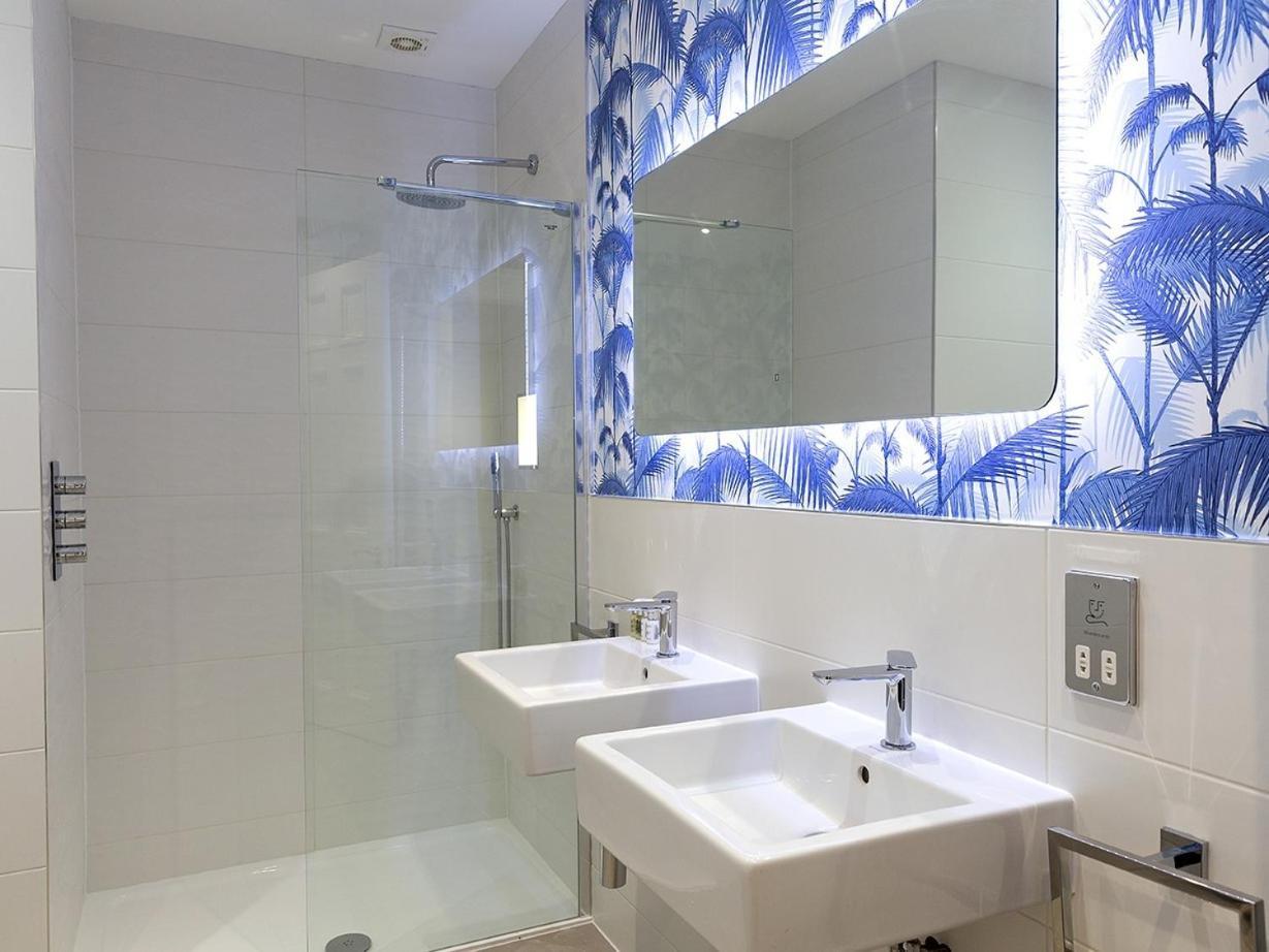 Double or Twin Luxury Ensuite Bath