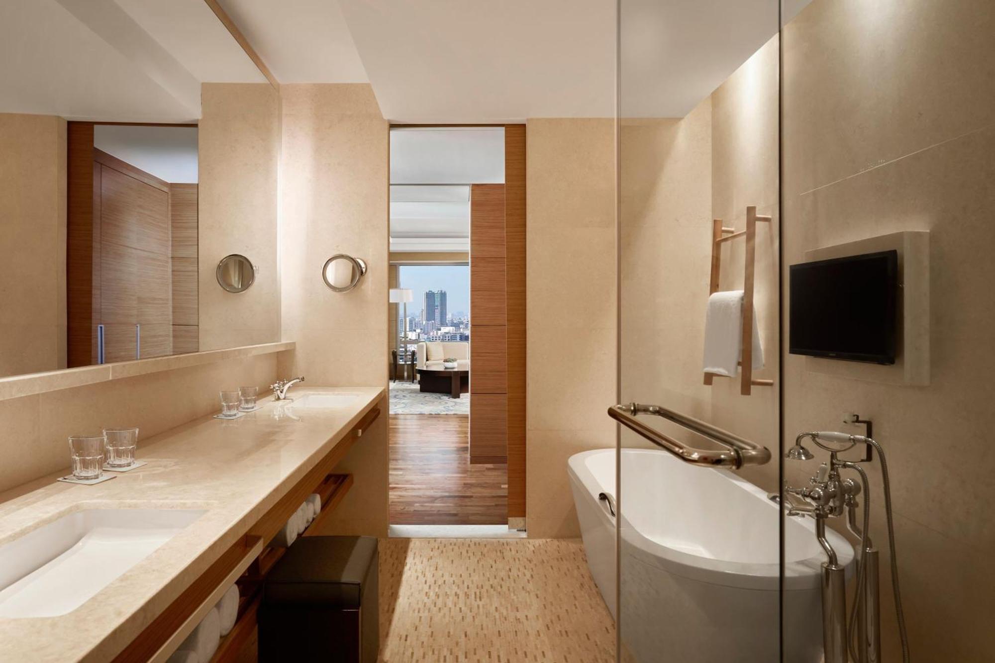 Executive Suite Lounge Access