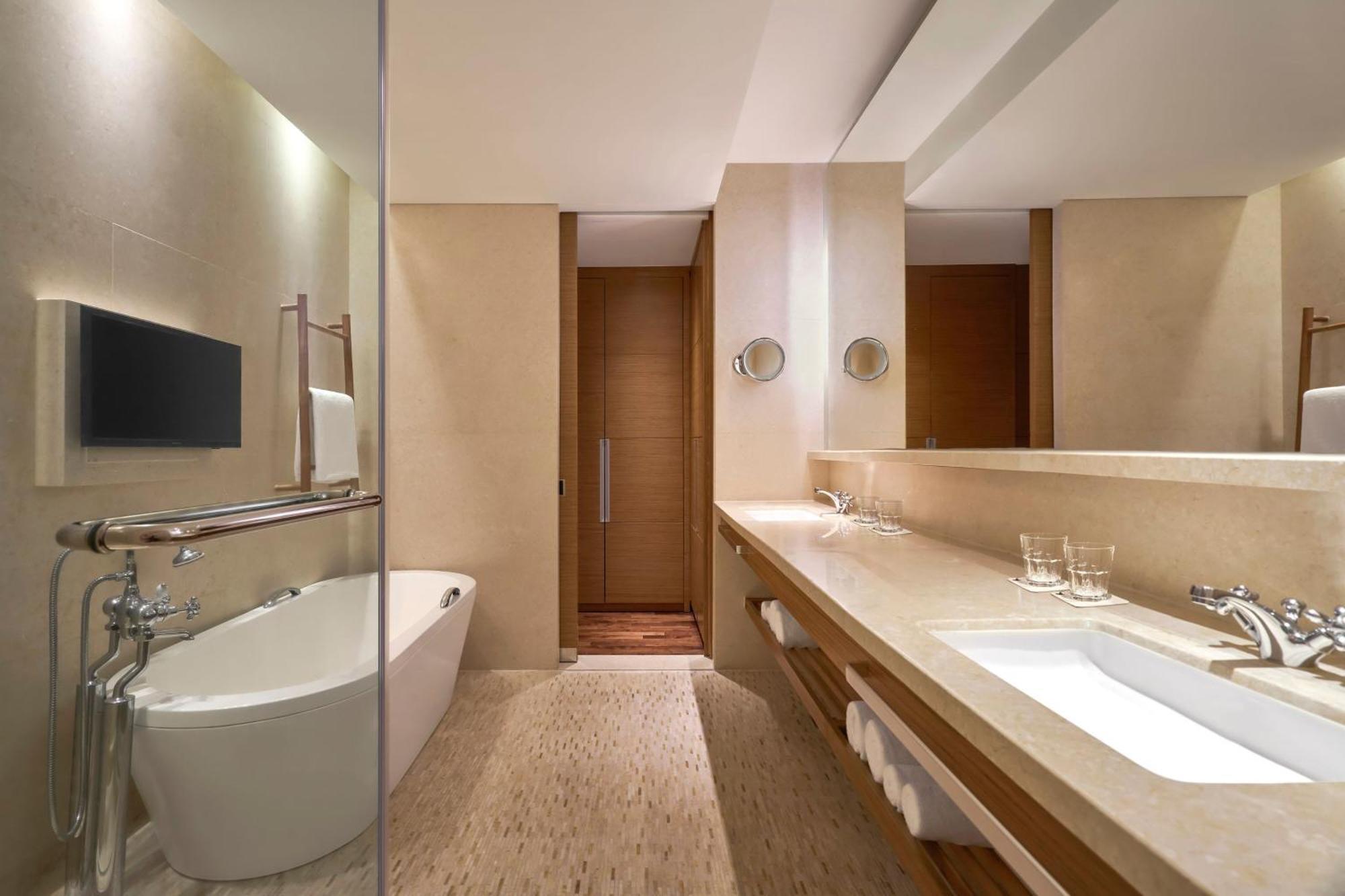 Junior Suite Lounge Access