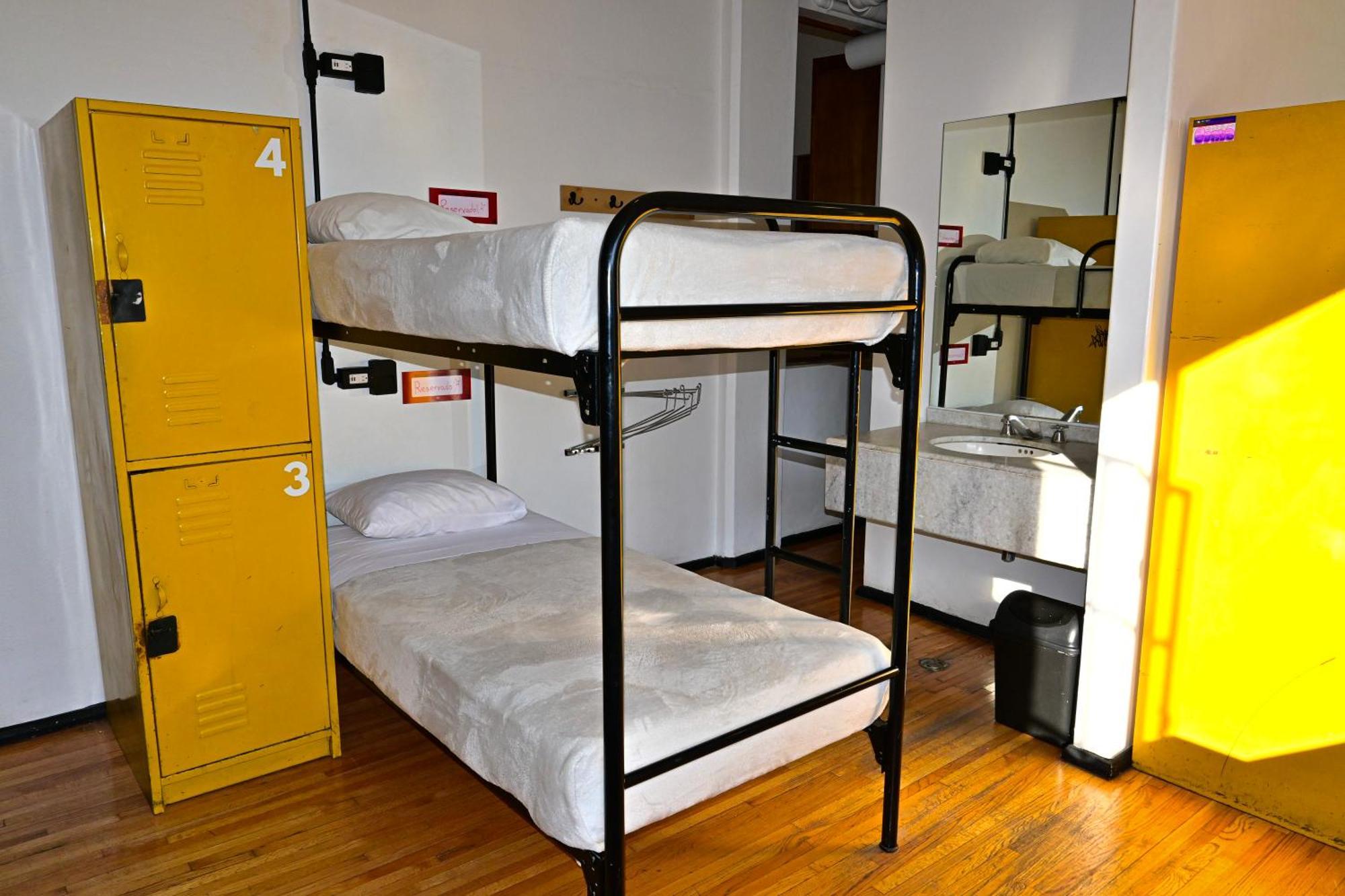 Bed 6-Bed Mixed Dormitory Room Exterior Zocalo View