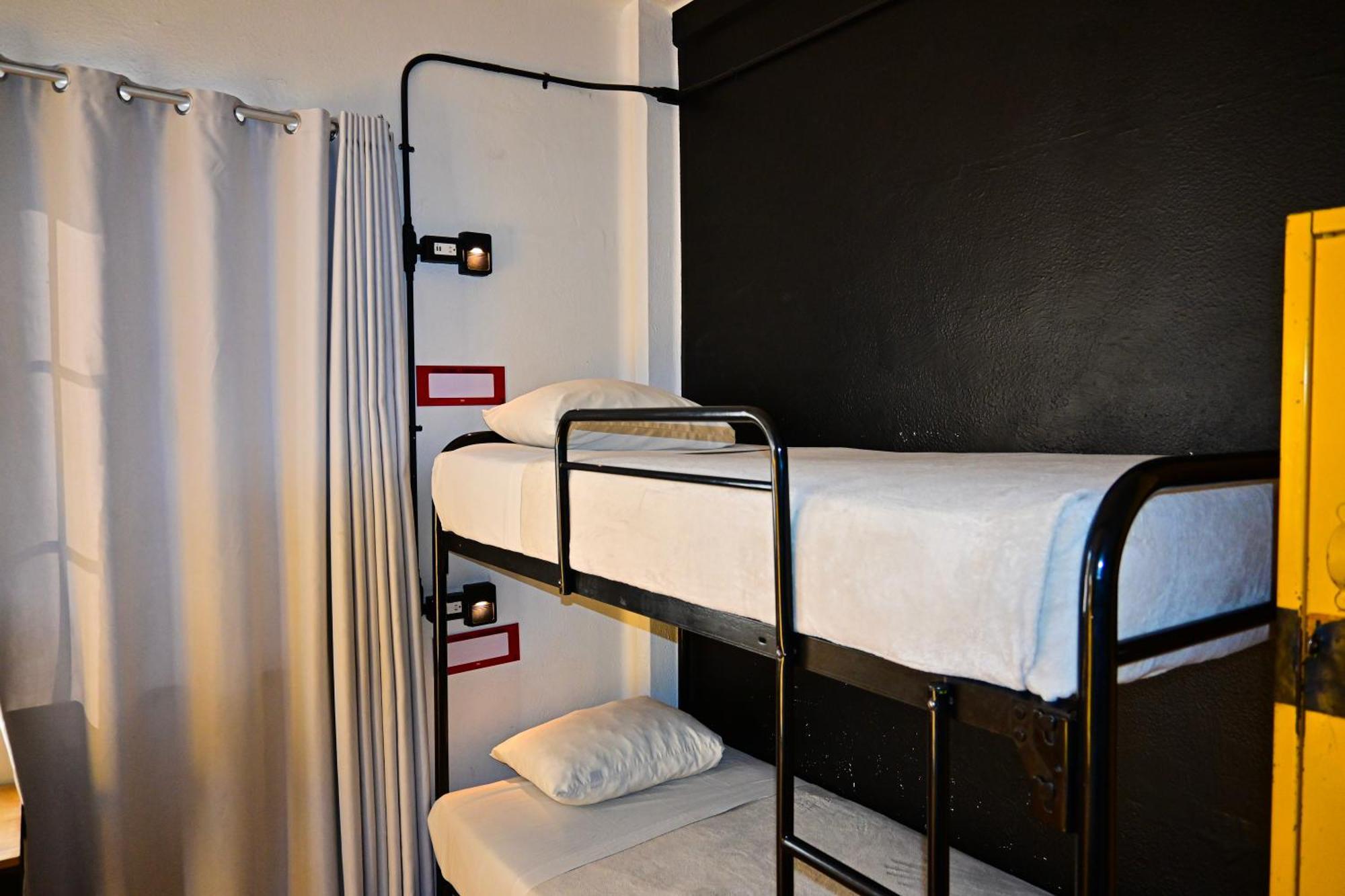 Bed 6-Bed Mixed Dormitory Room Exterior Zocalo View