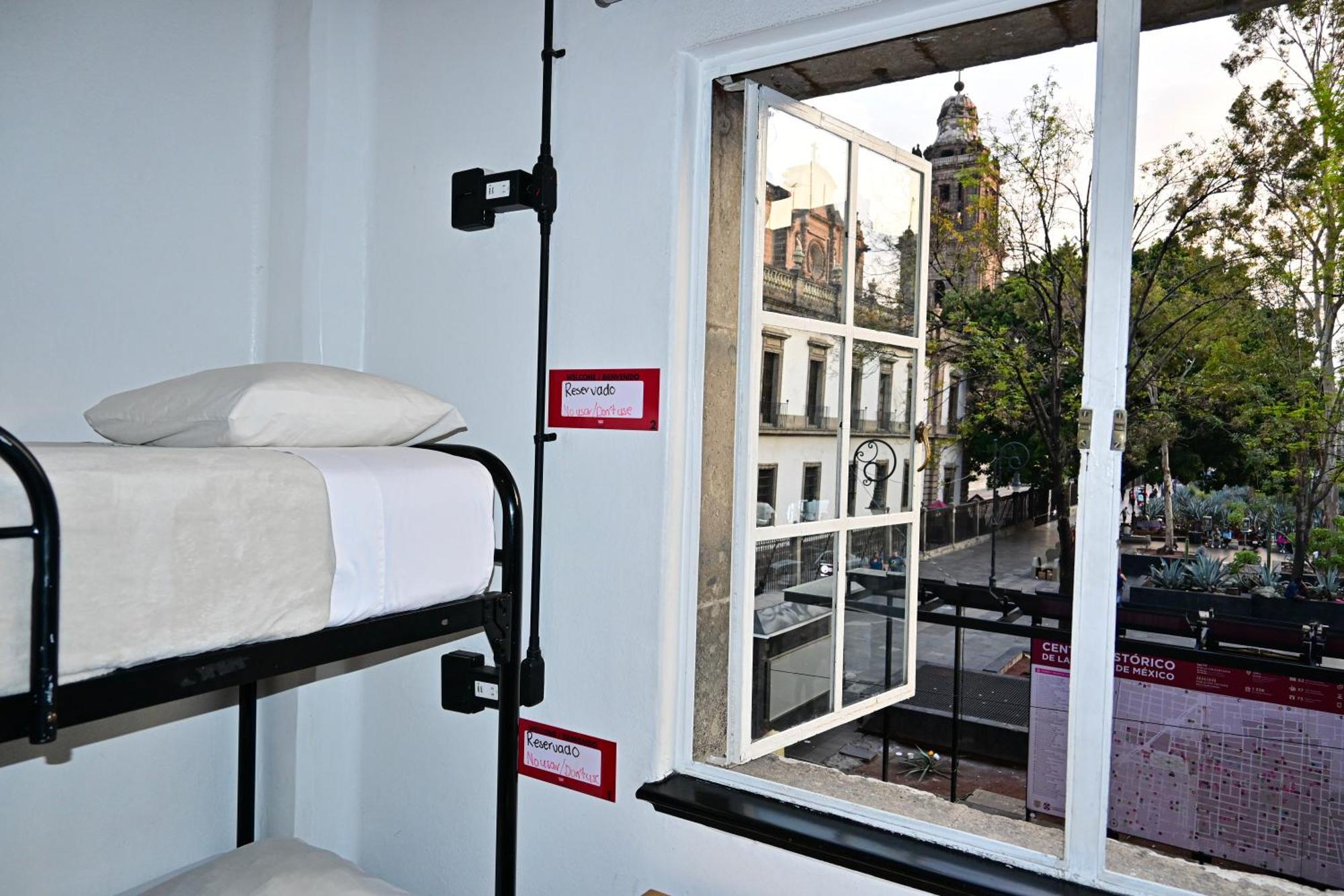Bed 6-Bed Mixed Dormitory Room Exterior Zocalo View