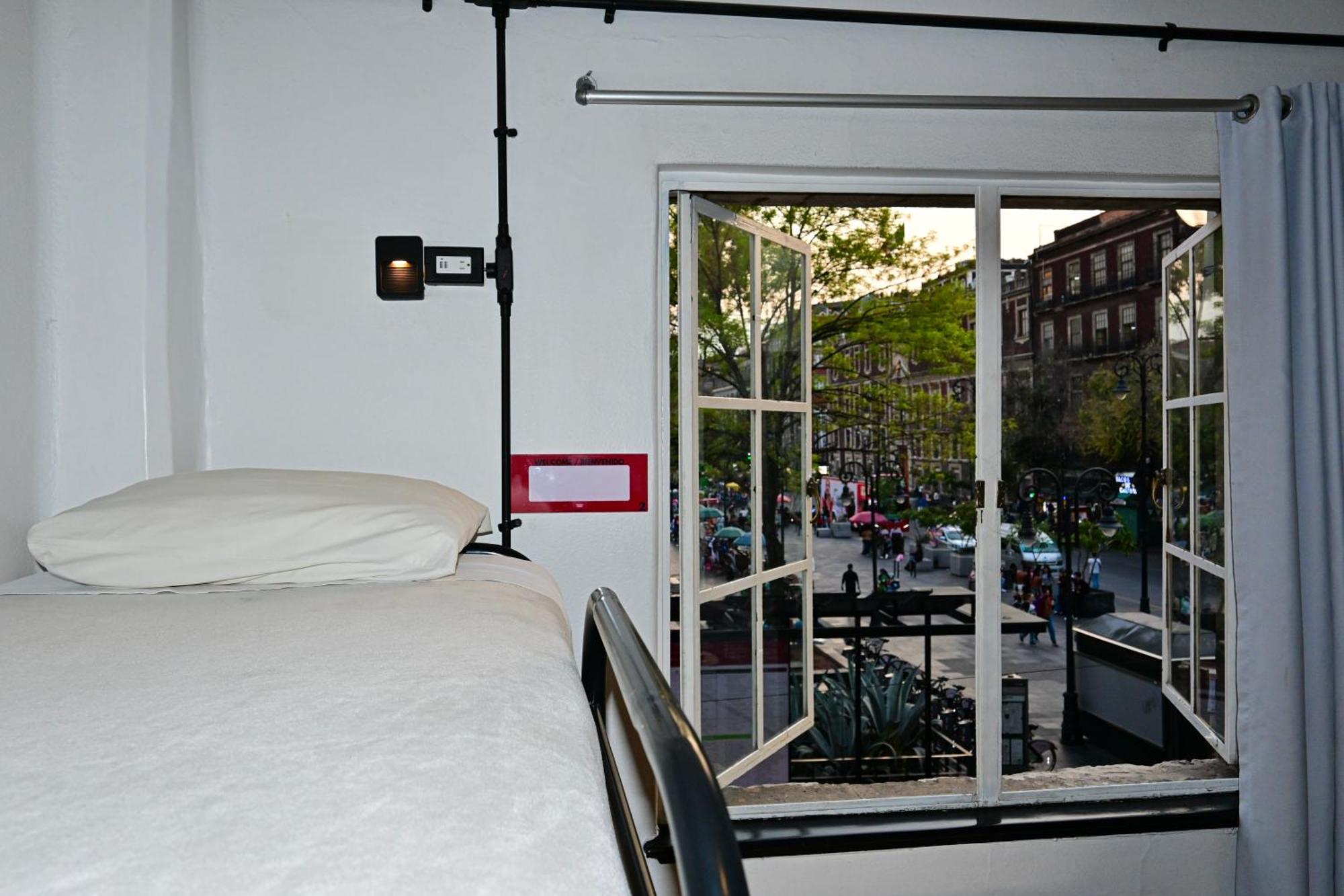 Bed 6-Bed Mixed Dormitory Room Exterior Zocalo View