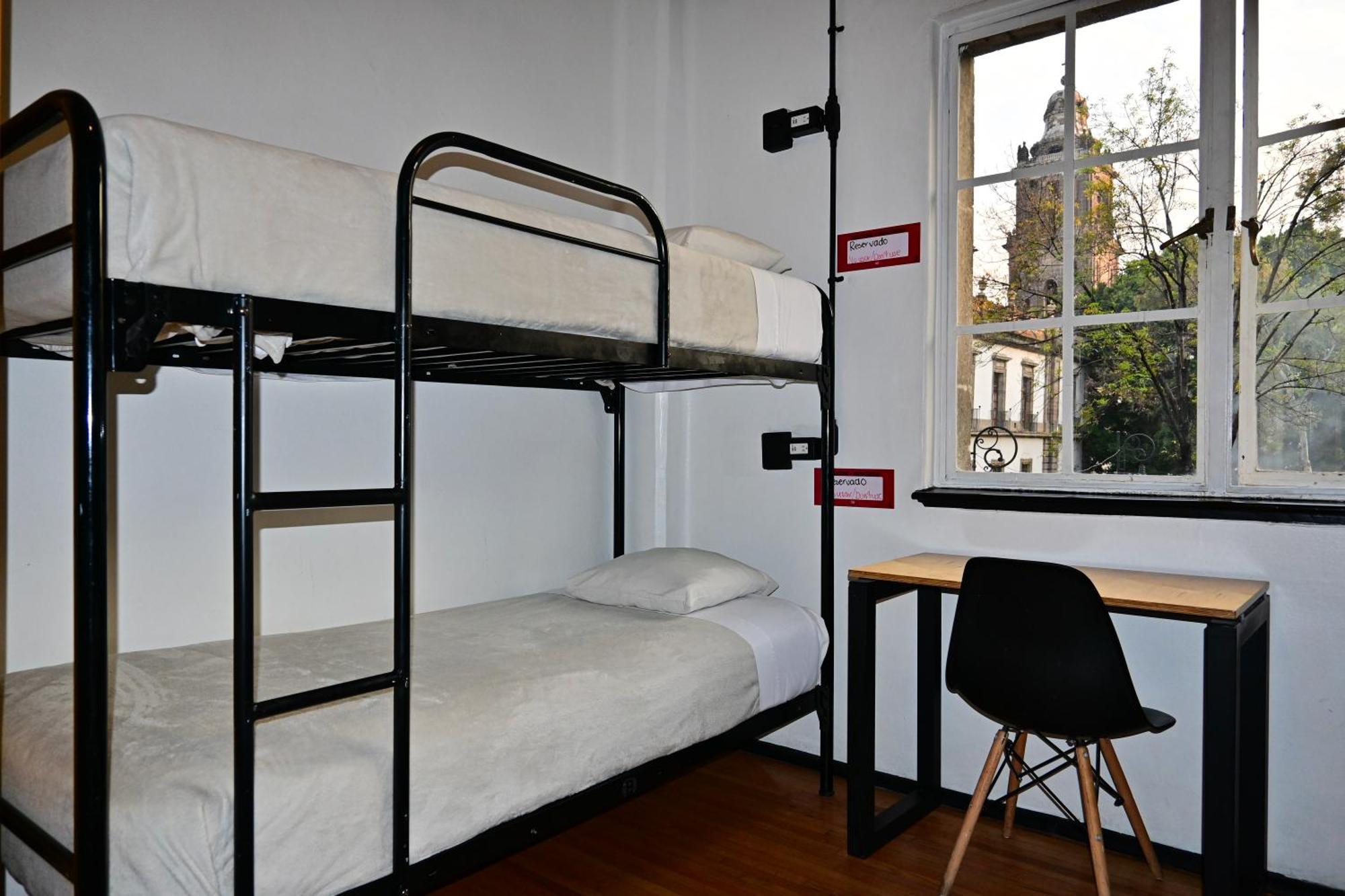 Bed 6-Bed Mixed Dormitory Room Exterior Zocalo View