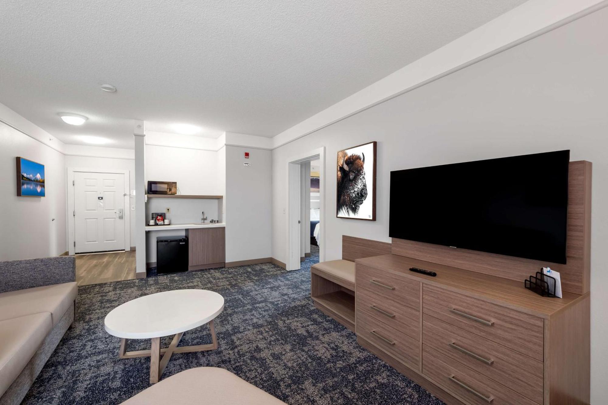 One-Bedroom King Suite Sofa Bed Living Room Non-Smoking