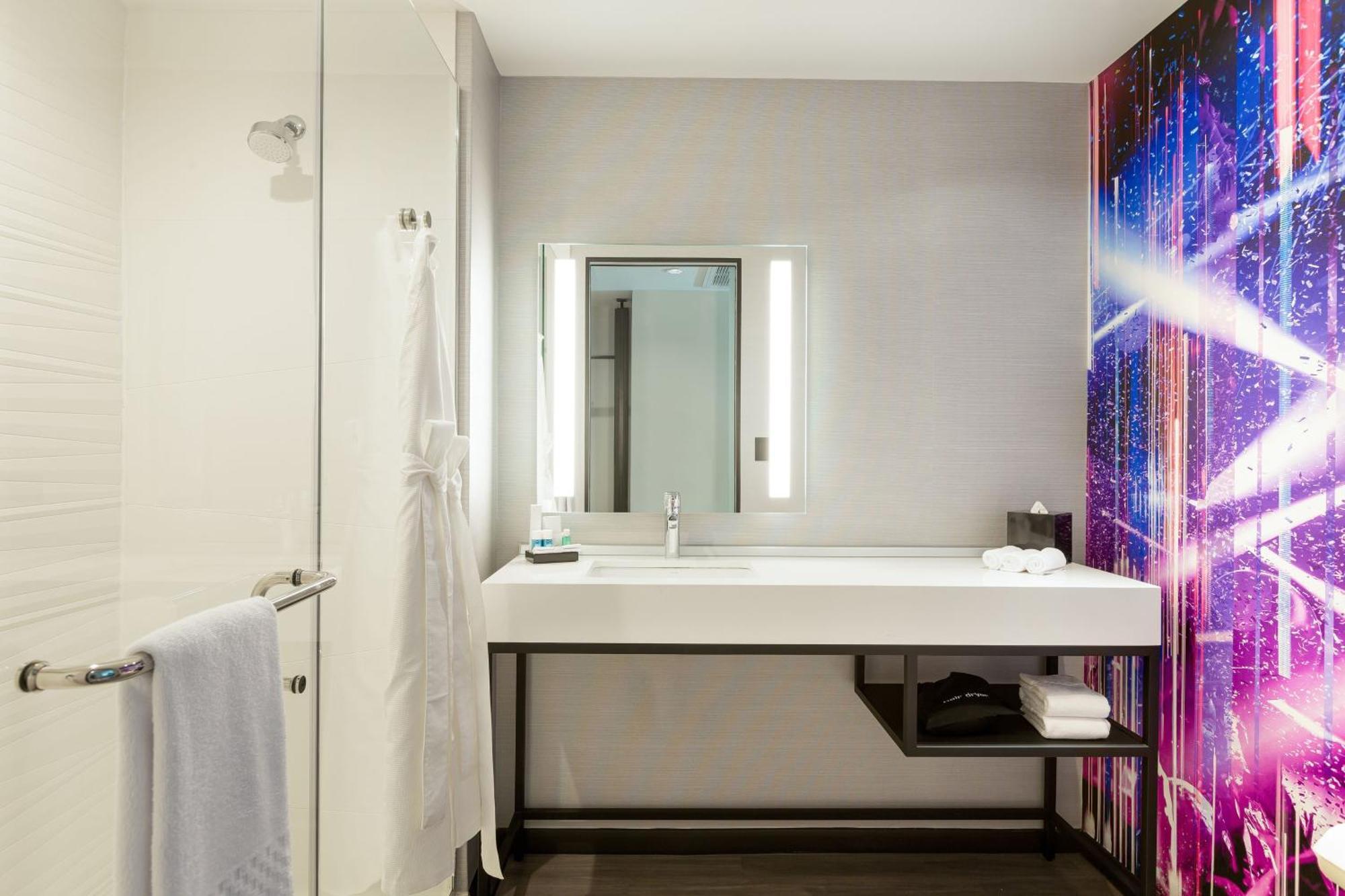 Corner Guest room 1 King Corner room