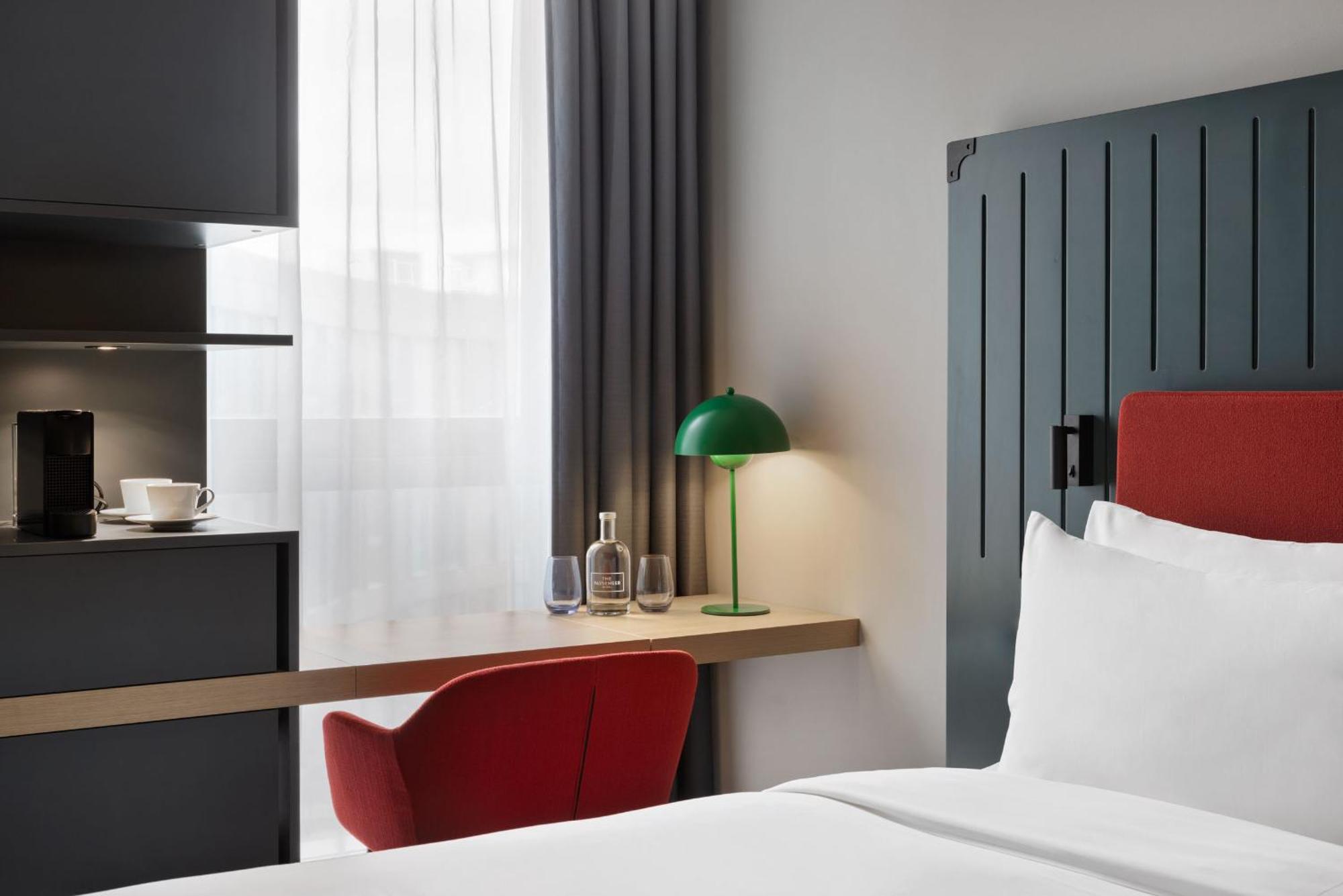 Deluxe King Room Courtyard View