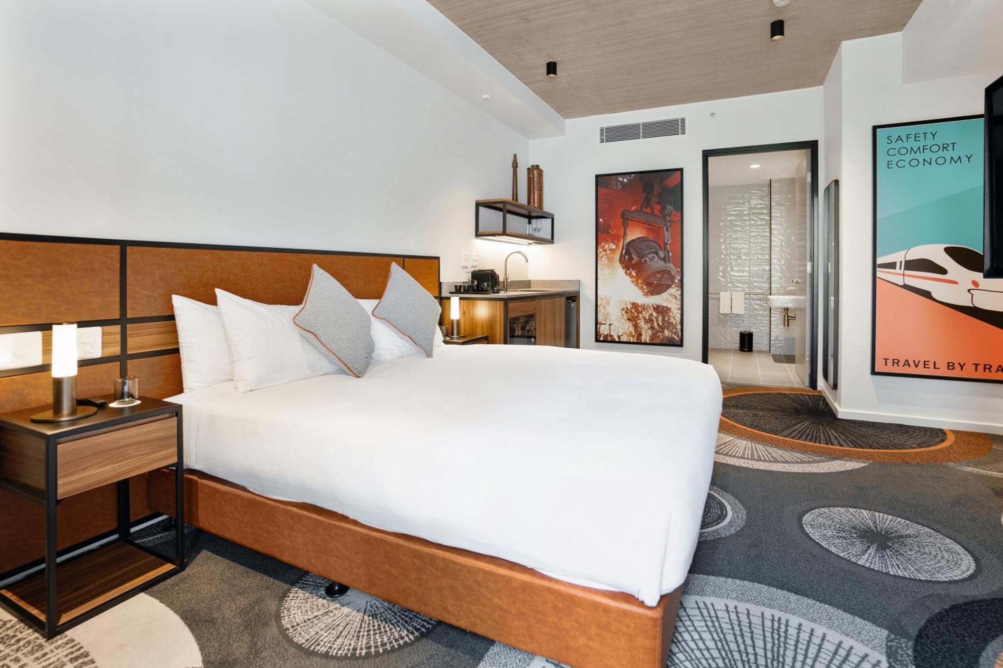 King Room with Roll-In Shower - Disability Access