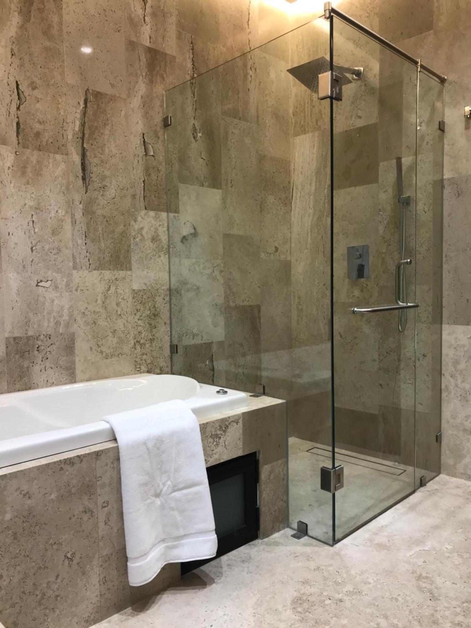 King Room Spa Bath
