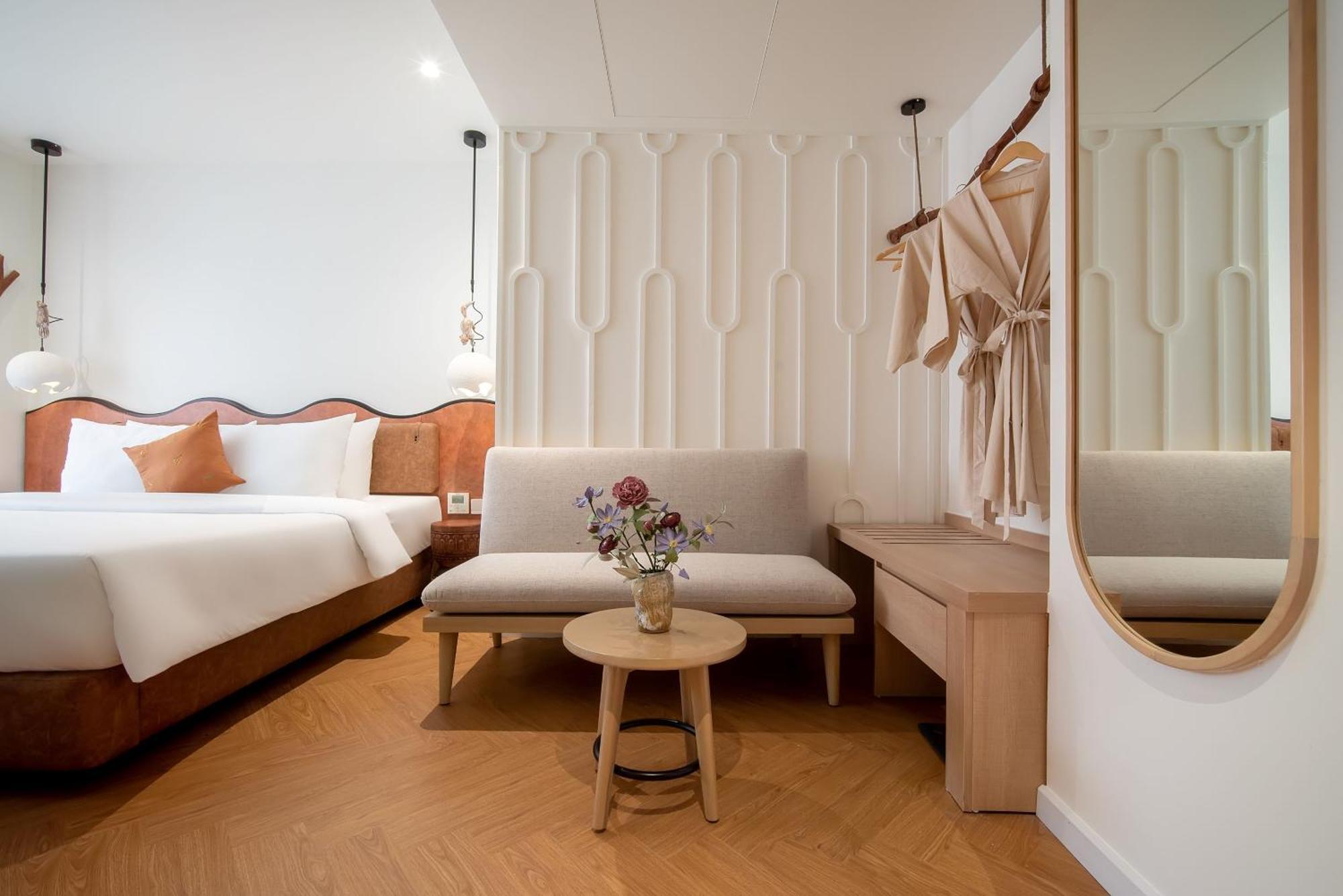 ME Premium Suite High-Floor Balcony Once-time minibar