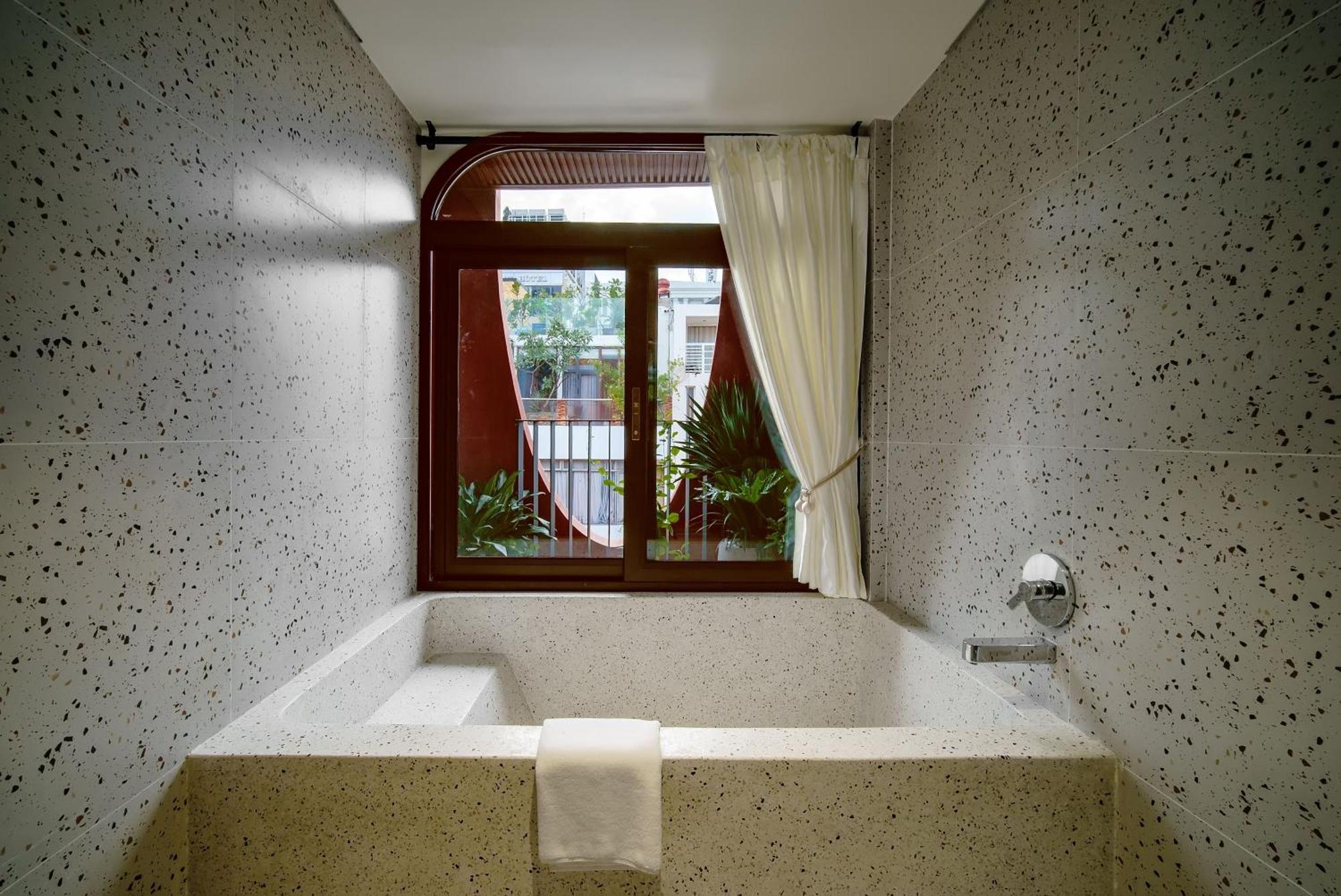 ME Premium Suite High-Floor Balcony Once-time minibar