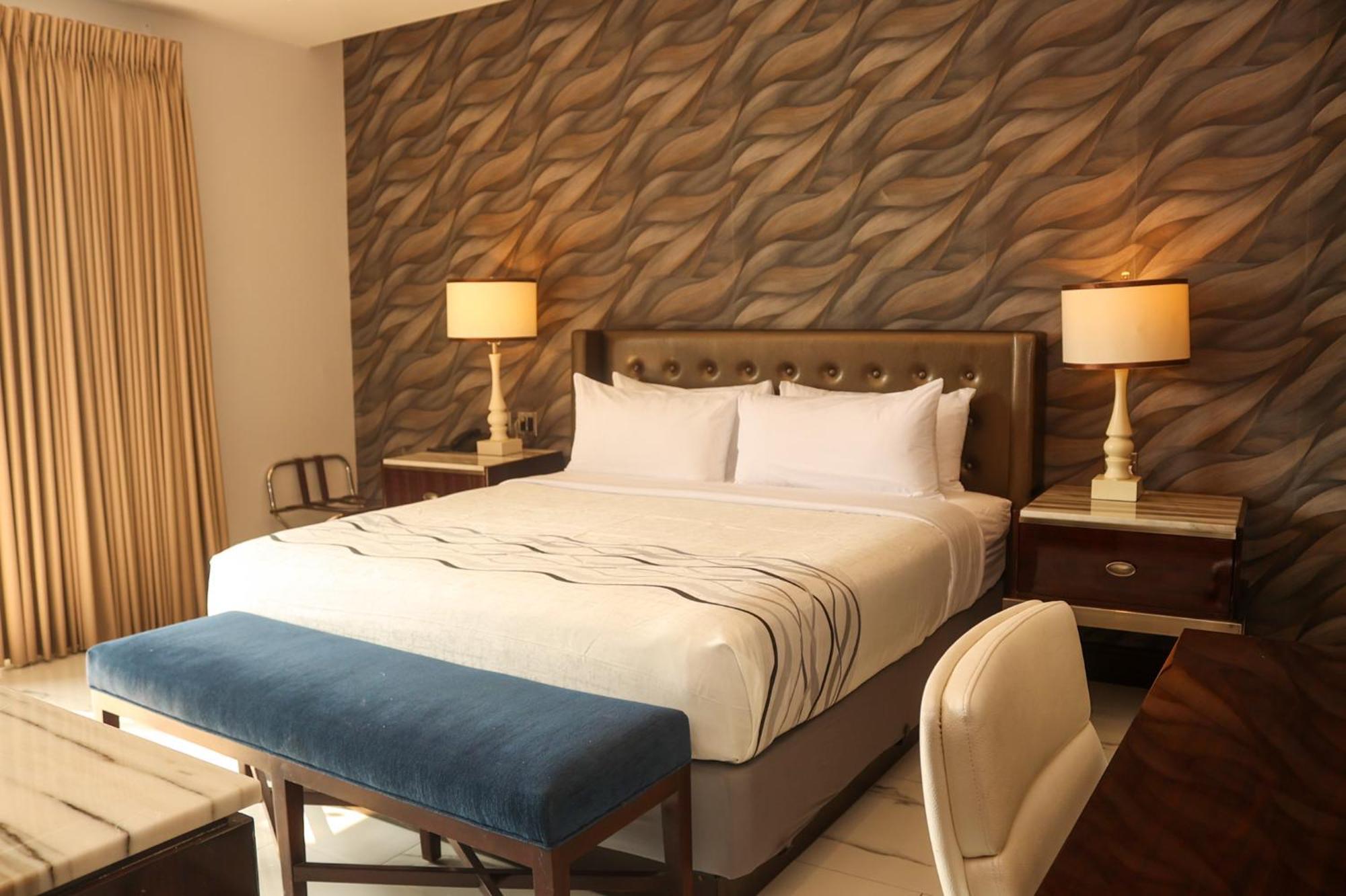 Deluxe King Room