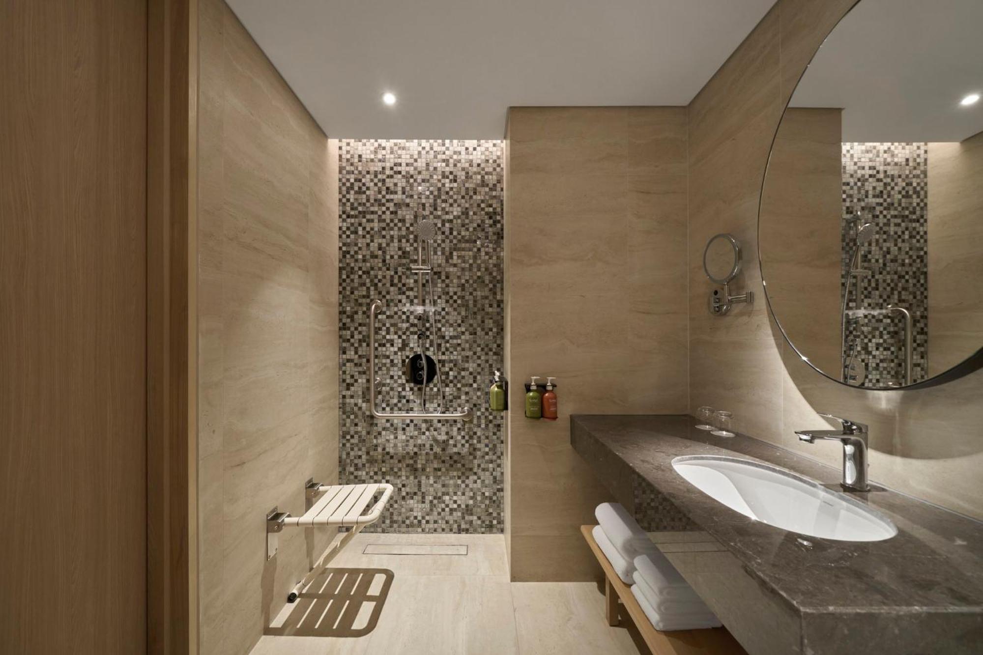 Standard King Room Accessible
