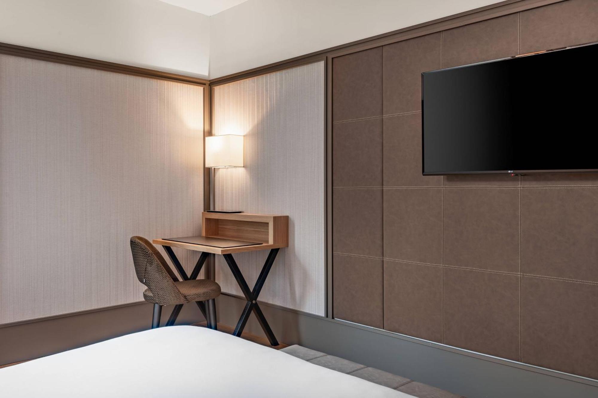 Queen Room
