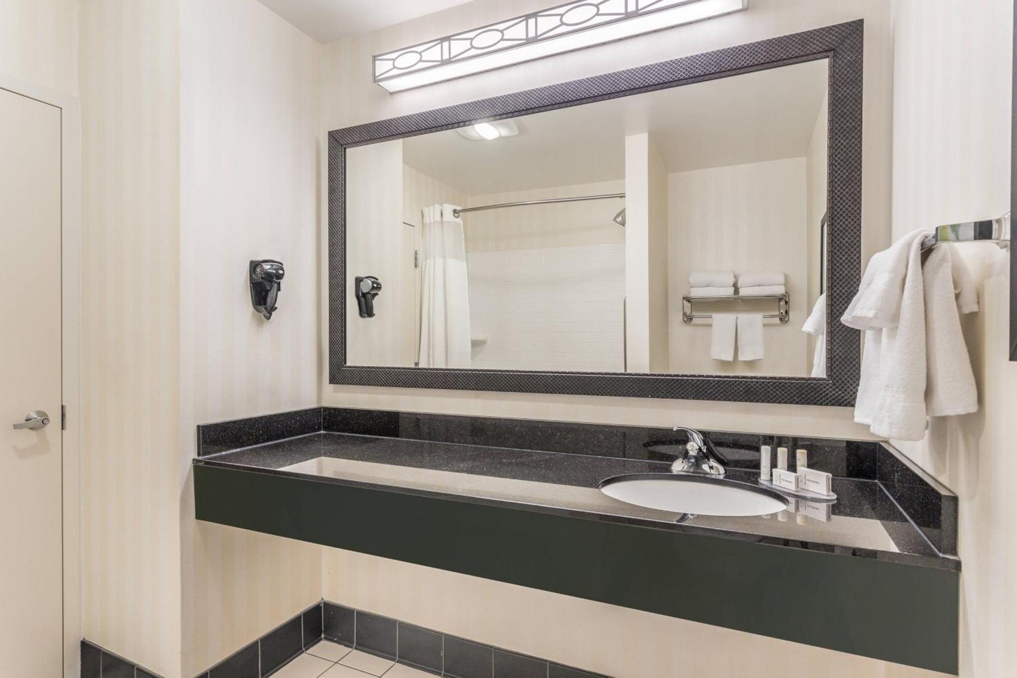 King Room with Roll-In Shower - Mobility Access/Hearing Accessible