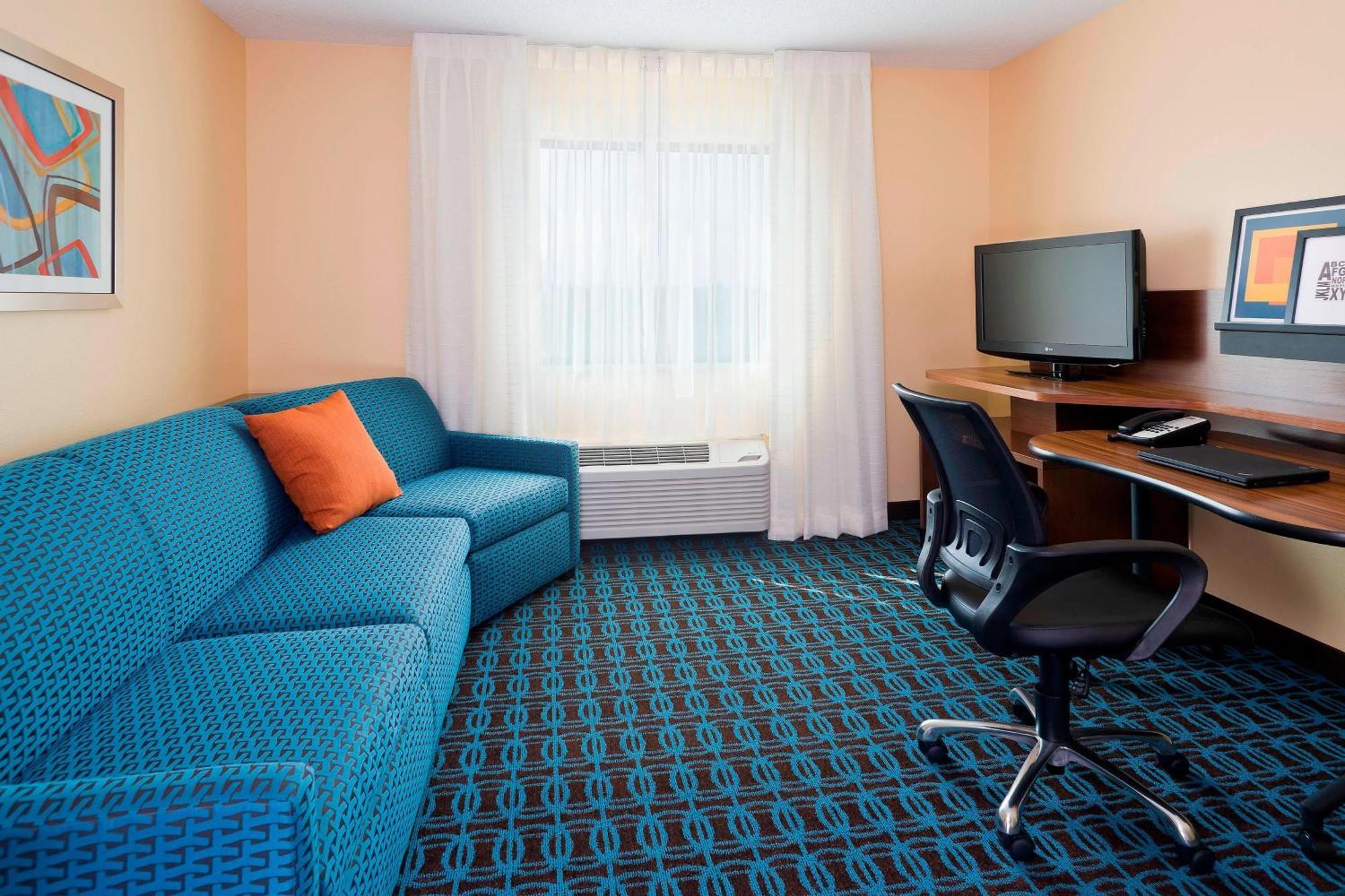 Executive King Suite with Sofa Bed - Mobility/Hearing Accessible with Tub