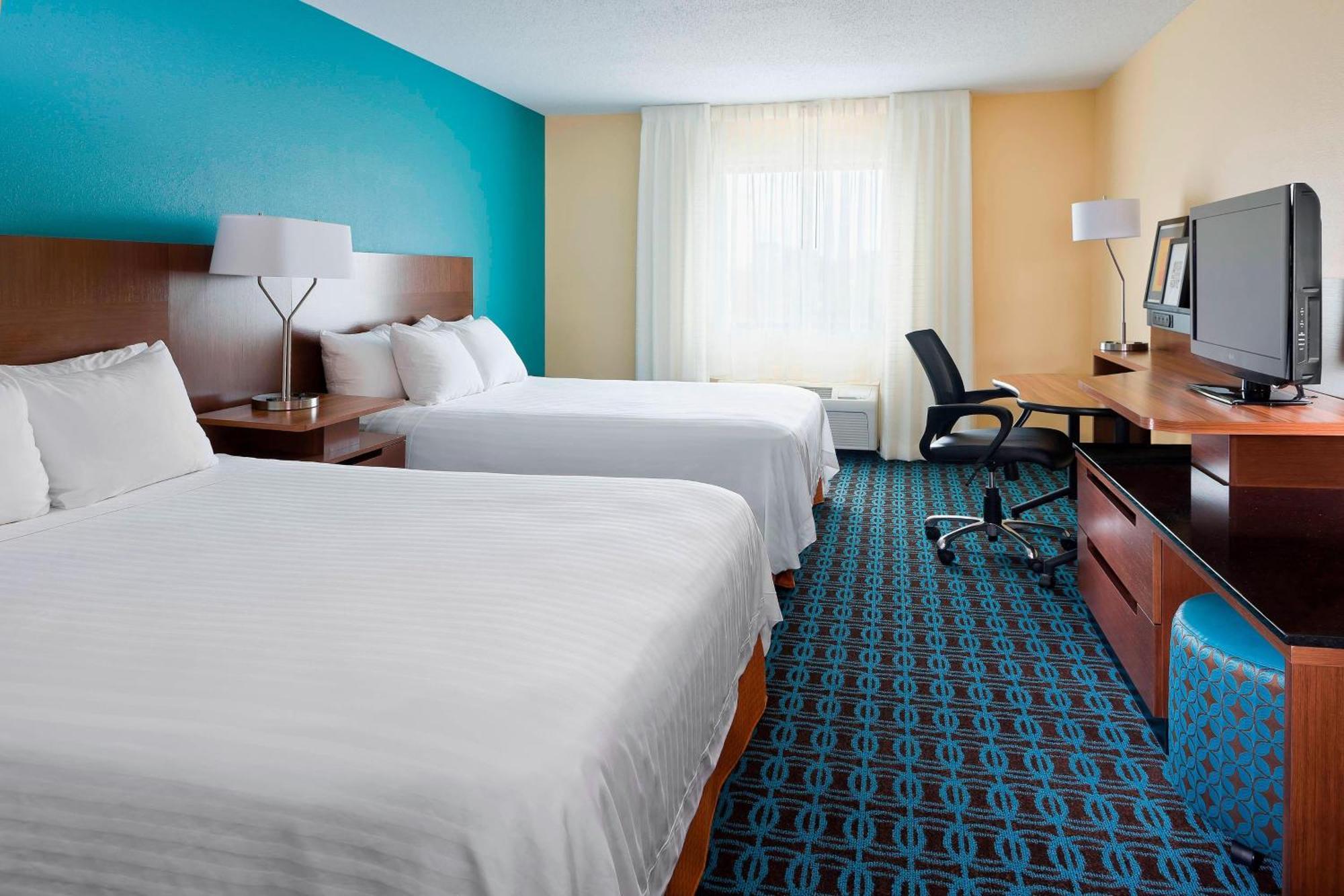 Queen Room with Two Queen Beds - Hearing Accessible
