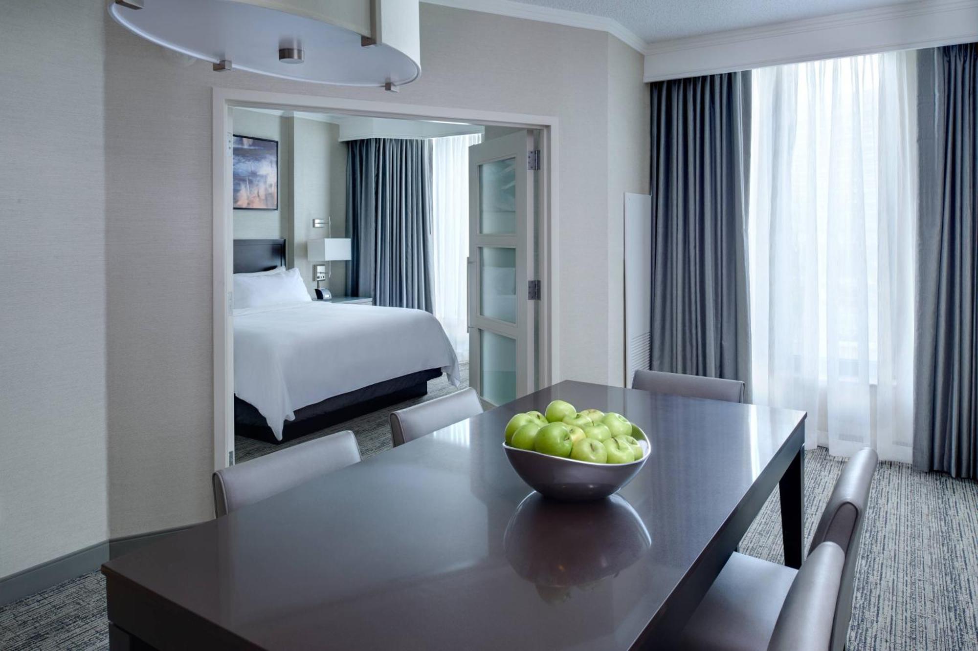 One-Bedroom Conference King Suite