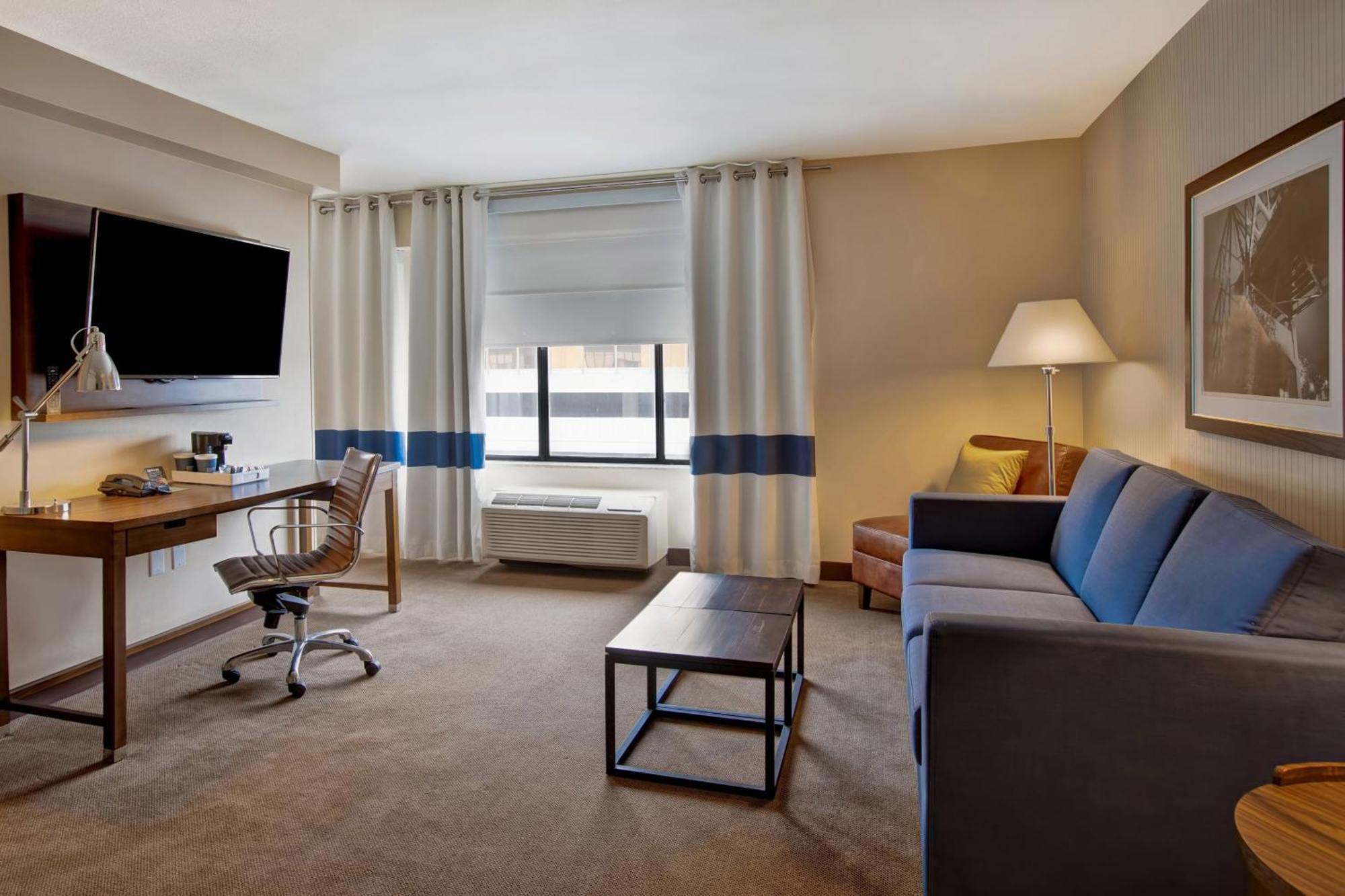 Suite 1 Queen Sofa bed Towers Building