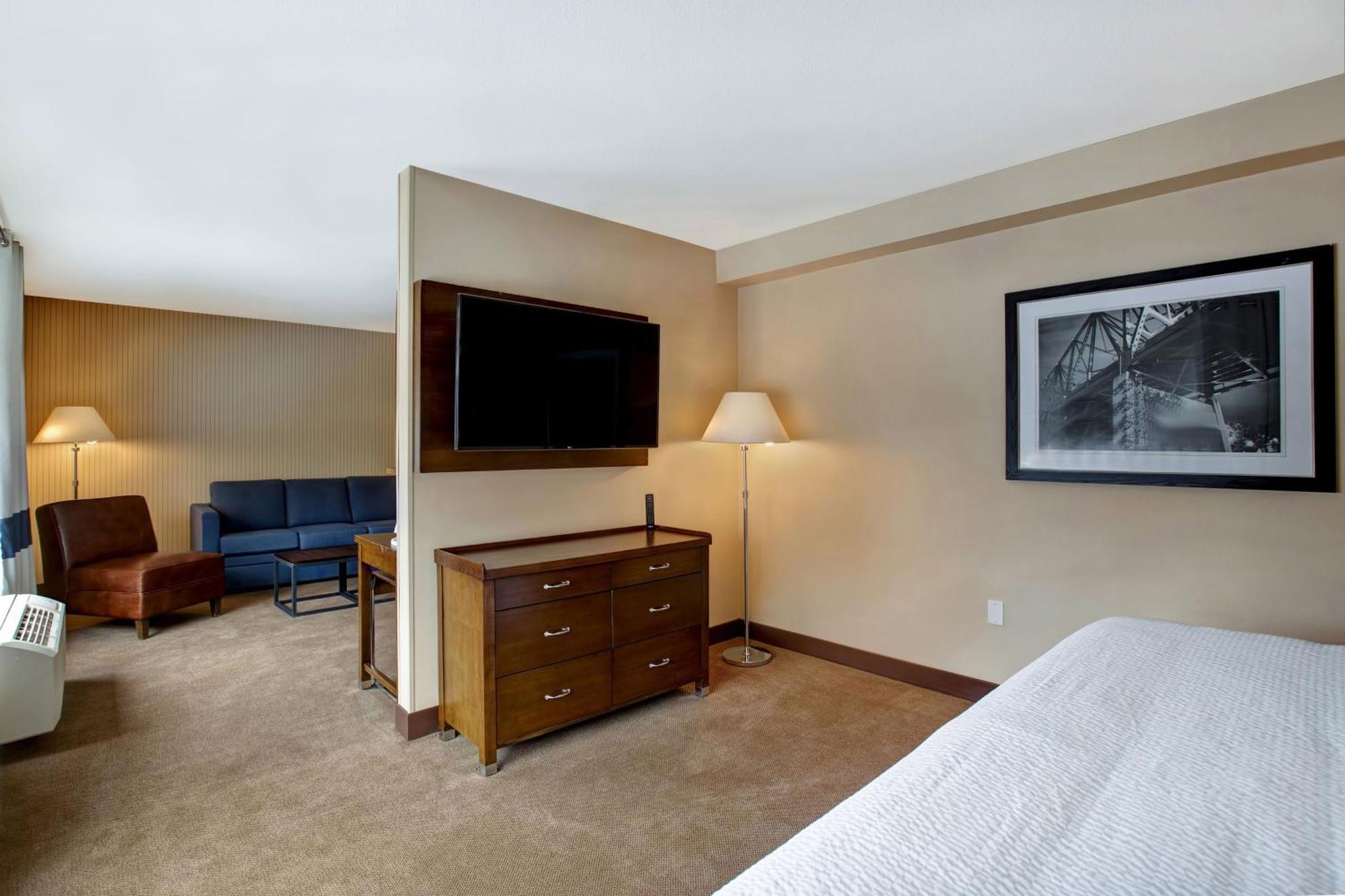 Junior Suite 1 King Sofa bed Towers Building