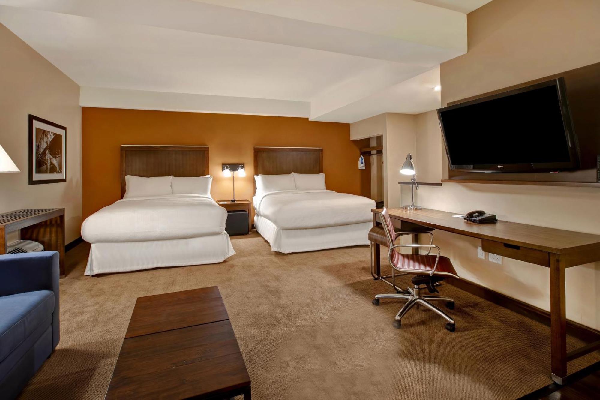 Junior Suite 2 Queen Sofa bed Tower Building