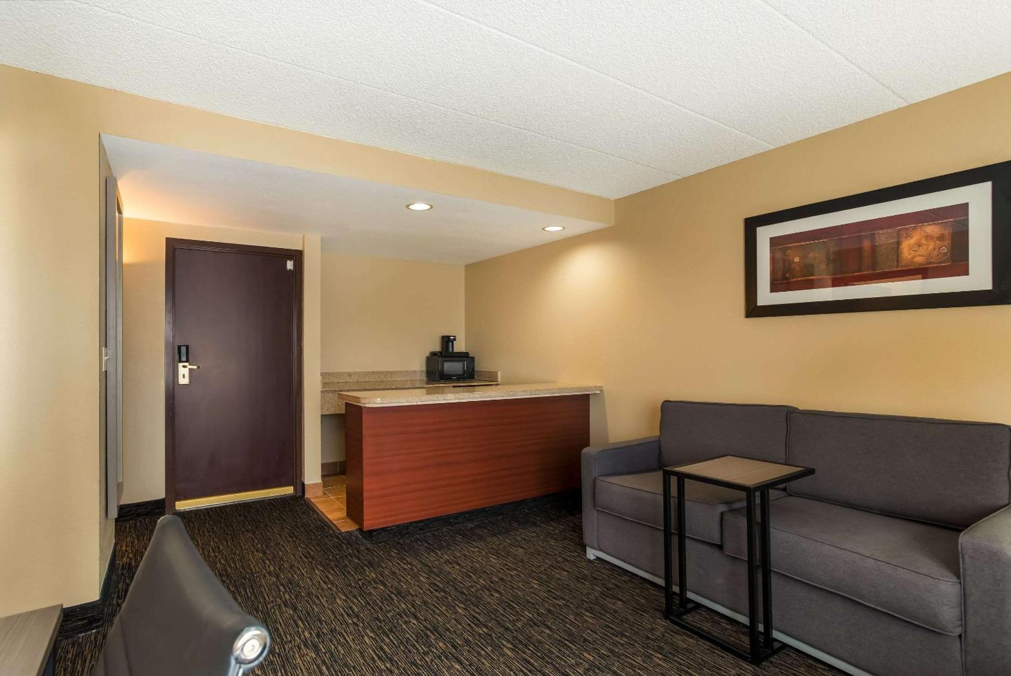 Suite with Two Double Beds and Sofa Bed - Non-Smoking