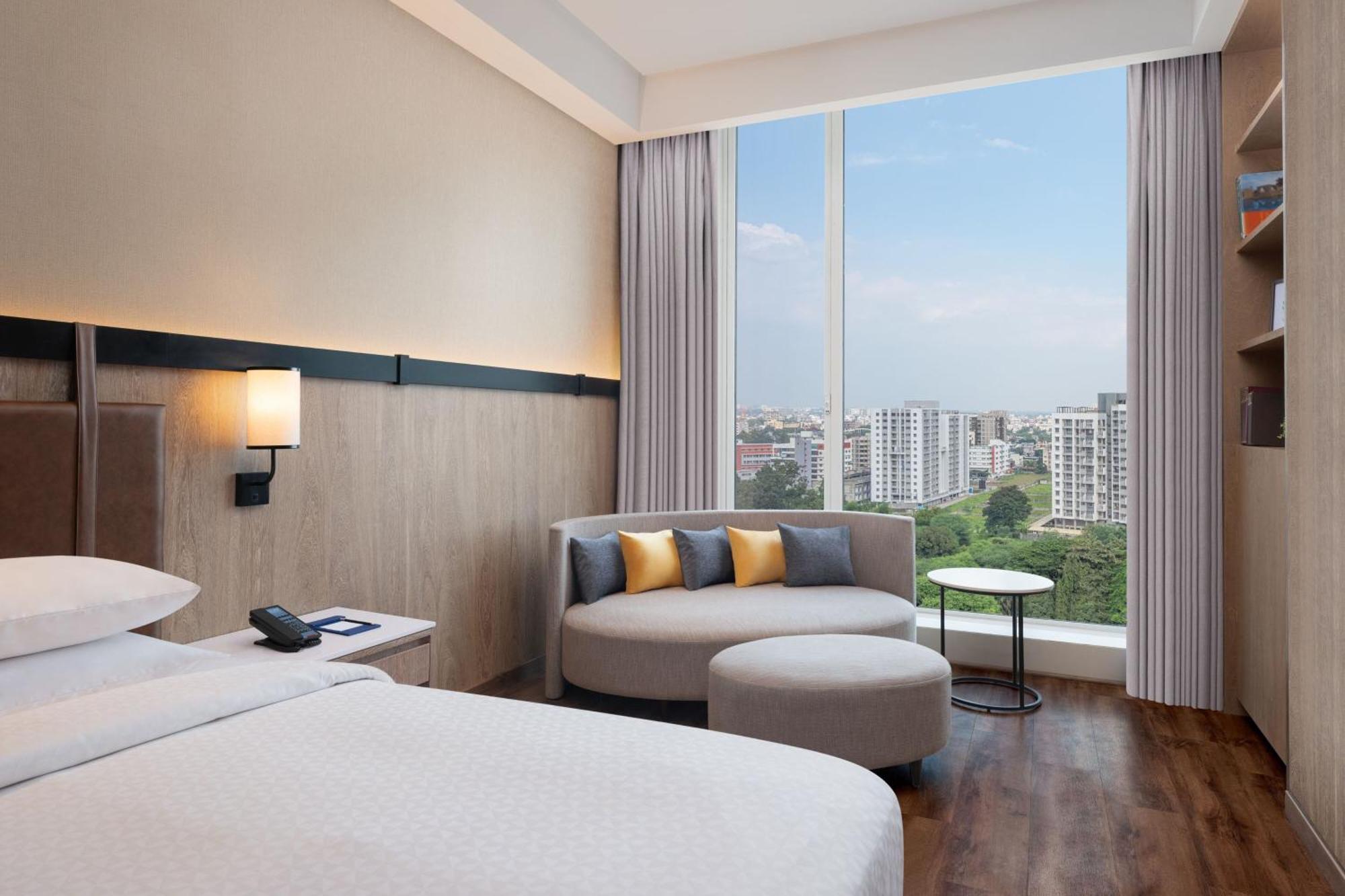 Suite, 1 King, Sofa Bed, City View