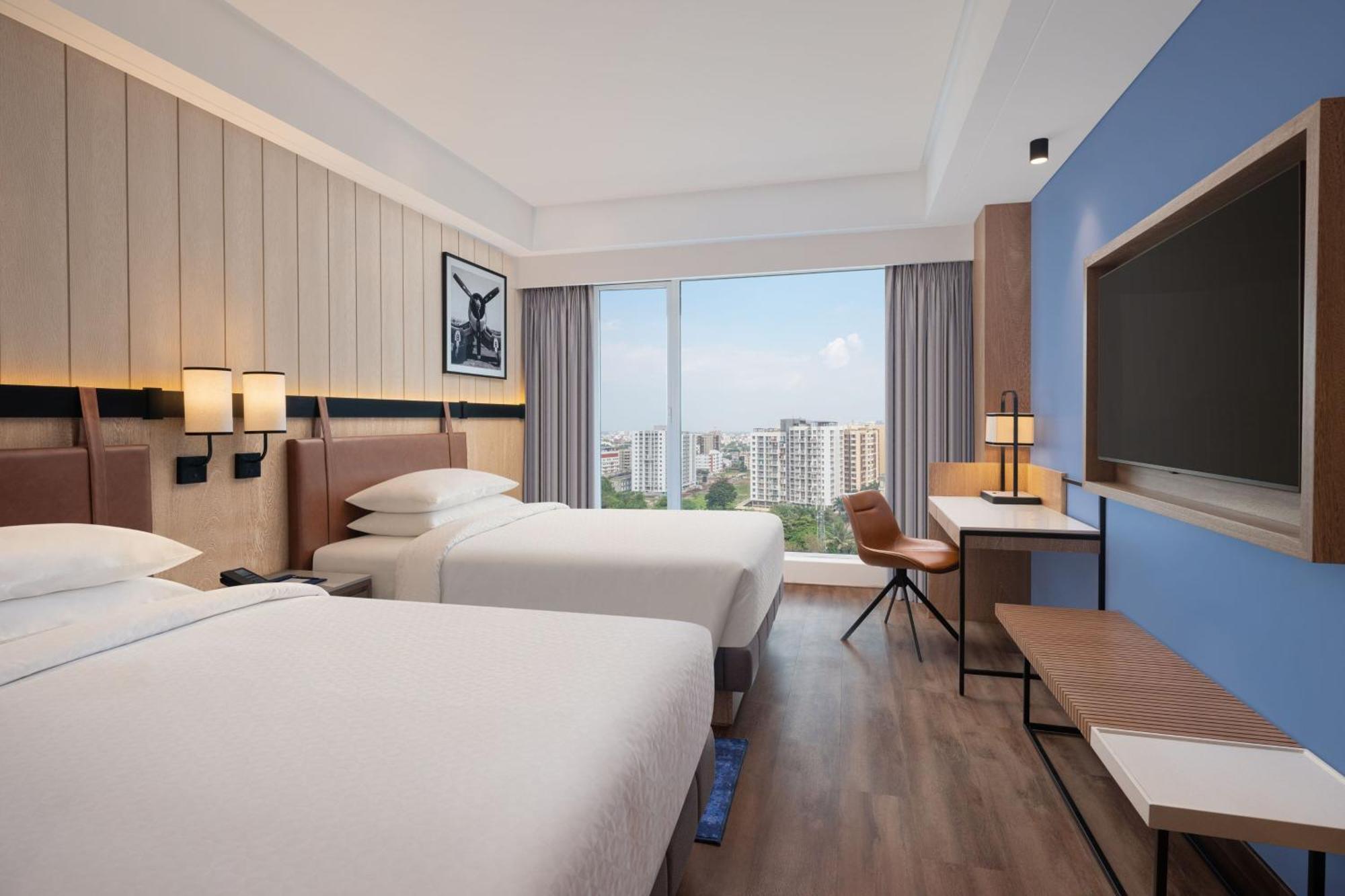 Deluxe Guest Room, 2 Twin, City View