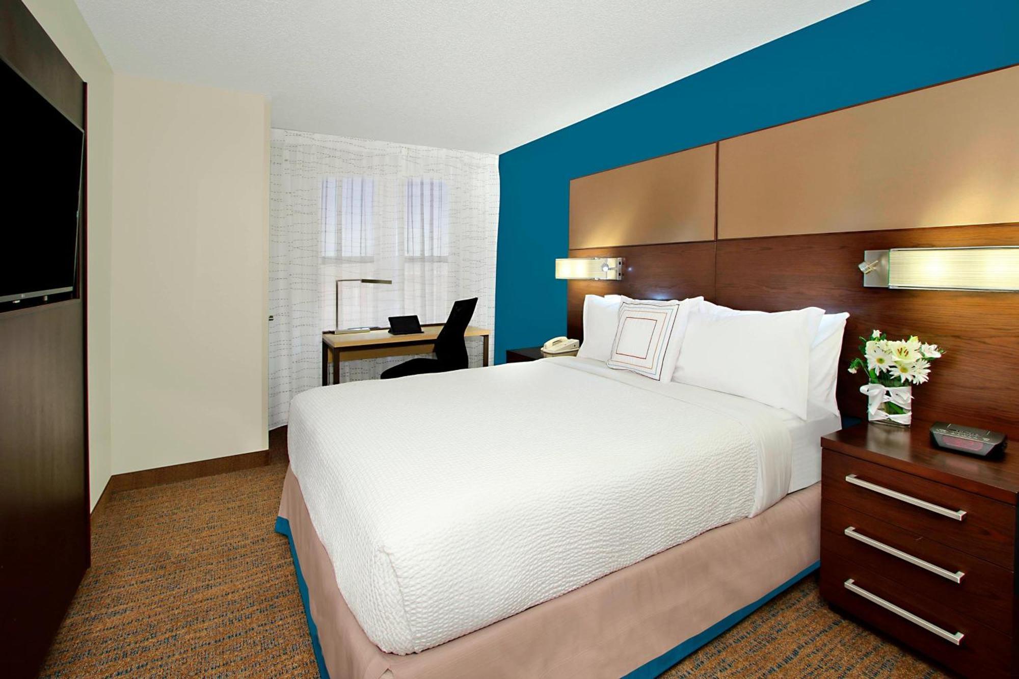Two-Bedroom Queen Suite