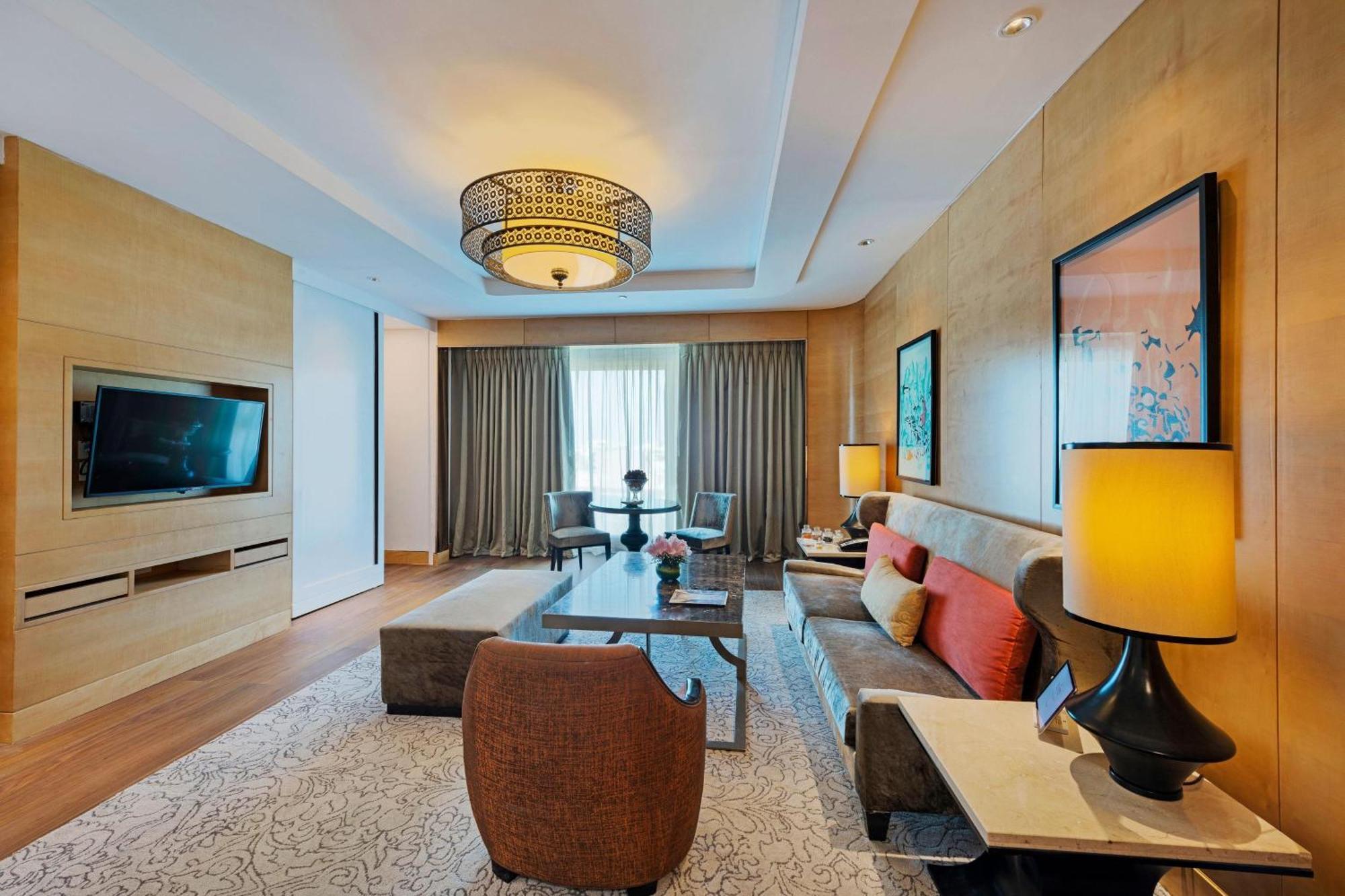 Chola Suite 1 Bedroom Suite 1 King City view North Wing