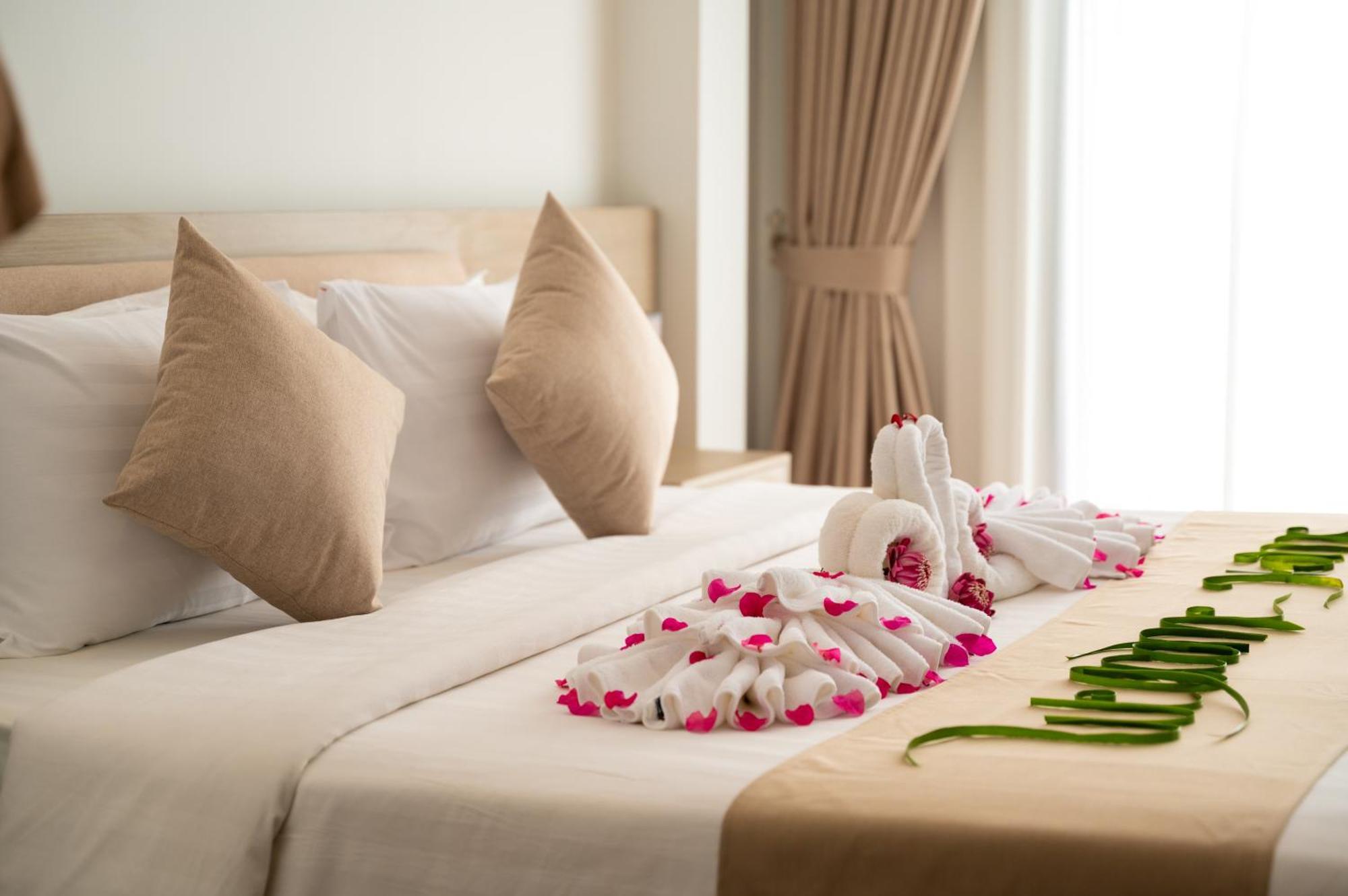 Deluxe Double or Twin Room City View