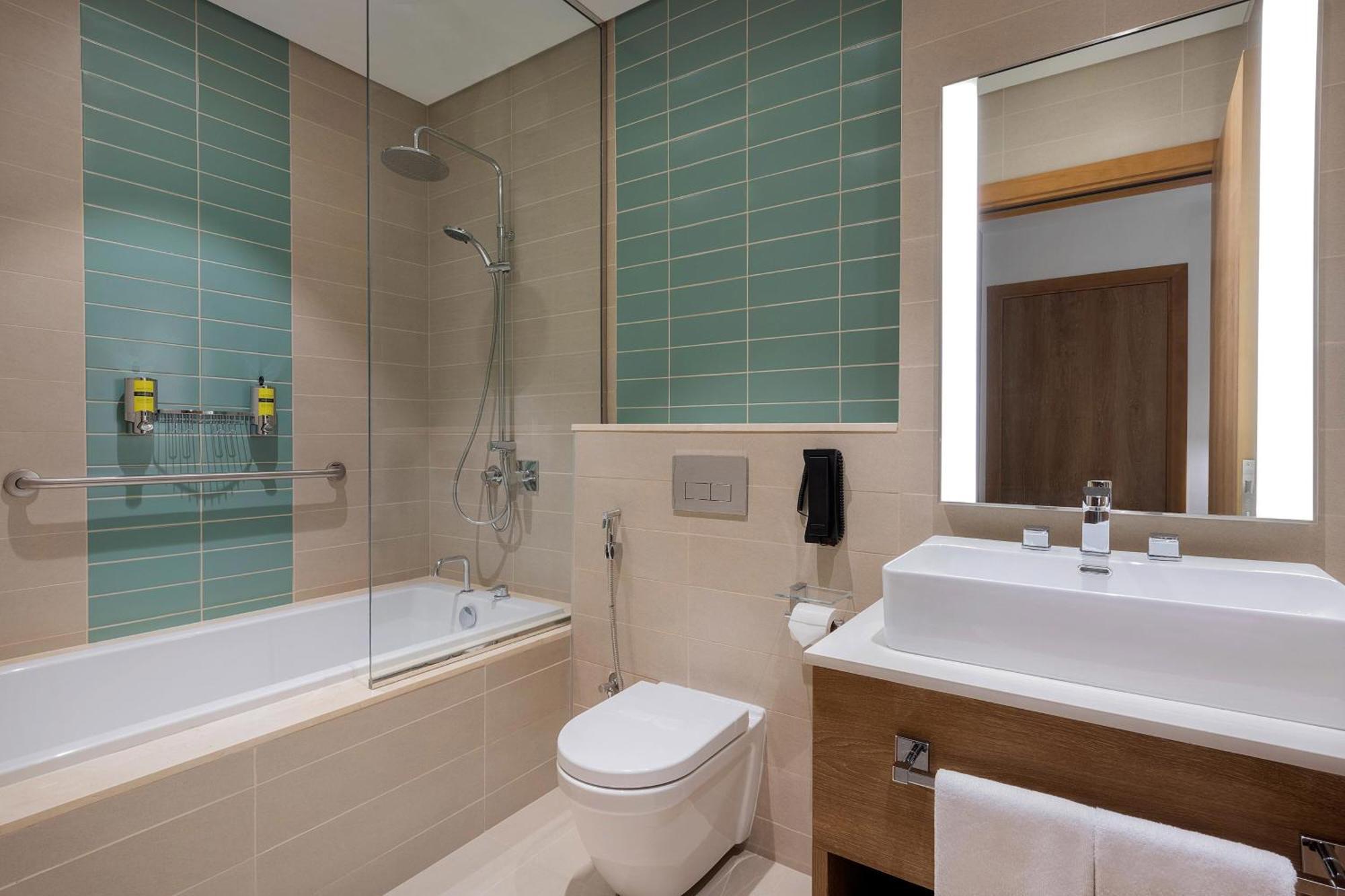 2 BedRoom Suite 1 King Bed 2 Single Beds