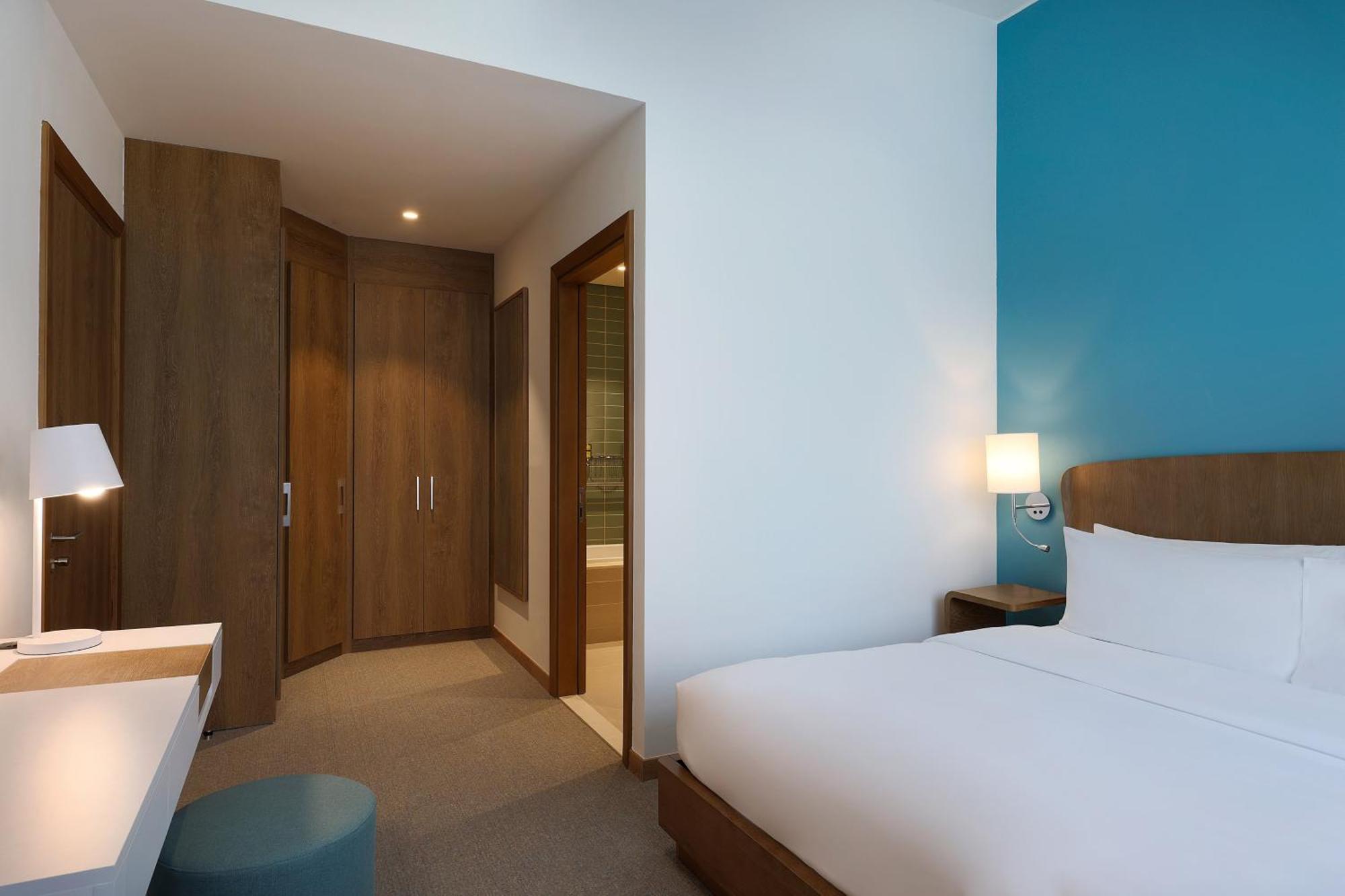2 BedRoom Suite 1 King Bed 2 Single Beds