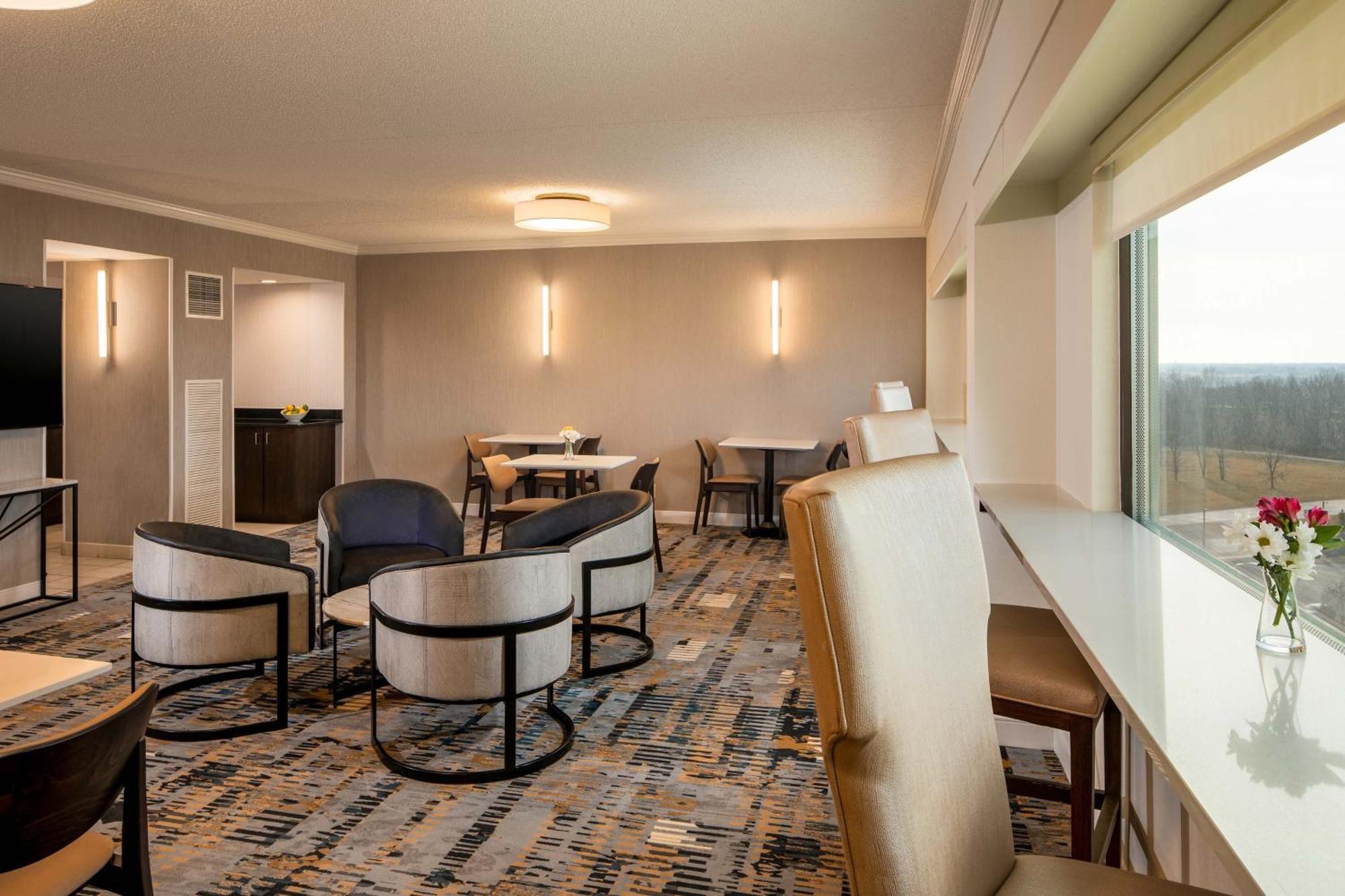 Concierge level Guest room 1 King High floor
