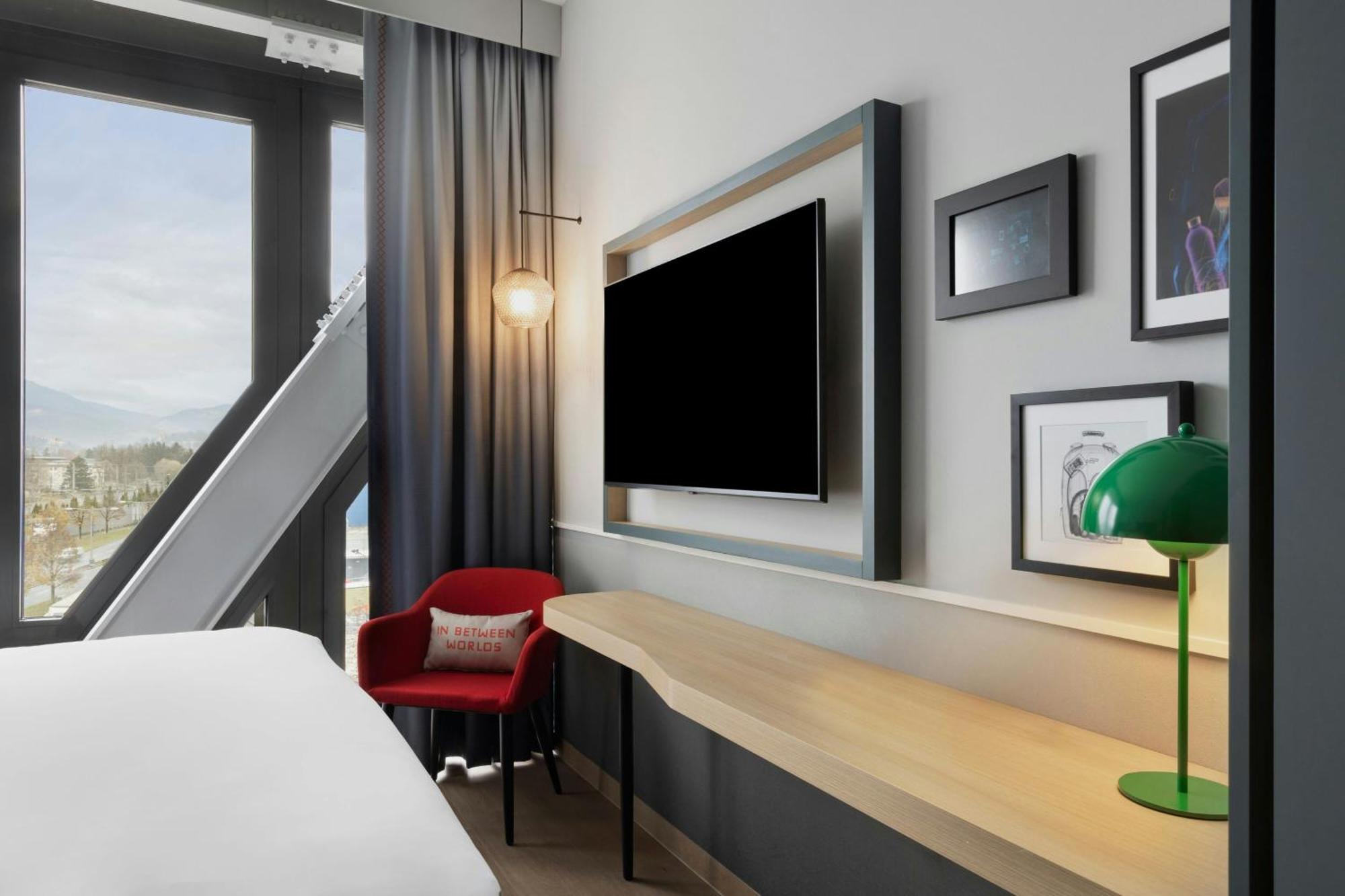 Superior King Room Valley View