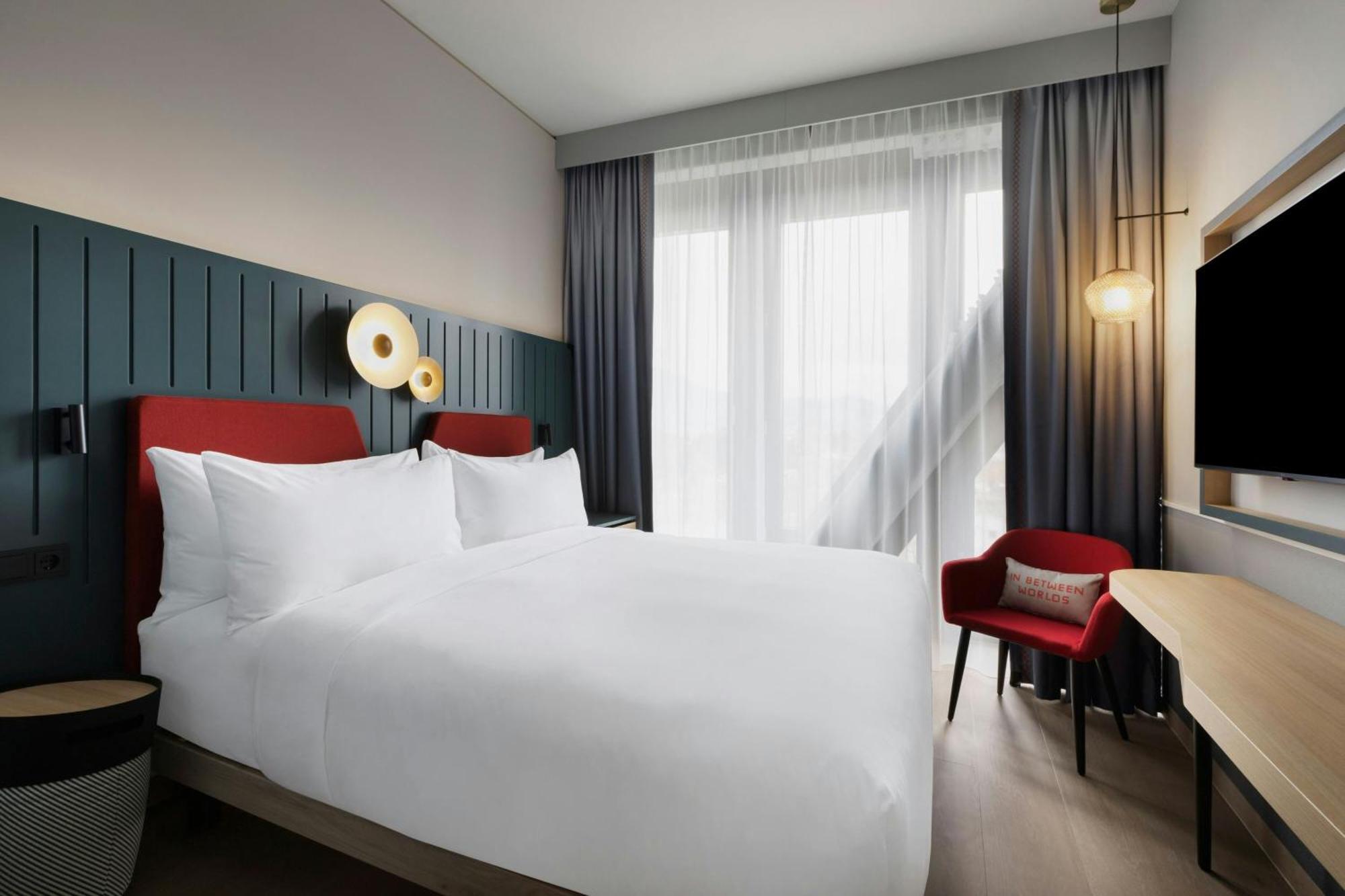 Superior King Room Valley View