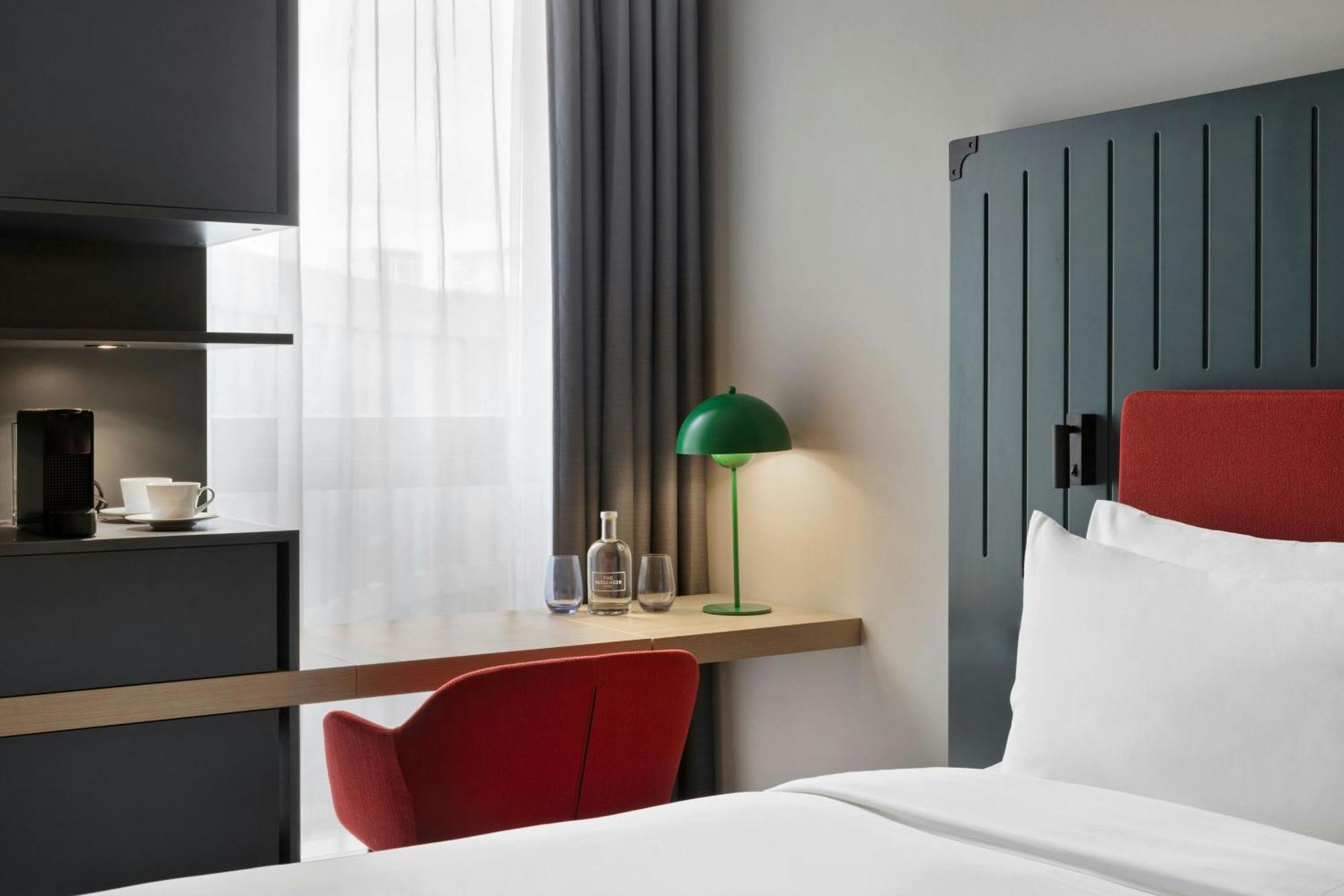 Deluxe King Room Courtyard View