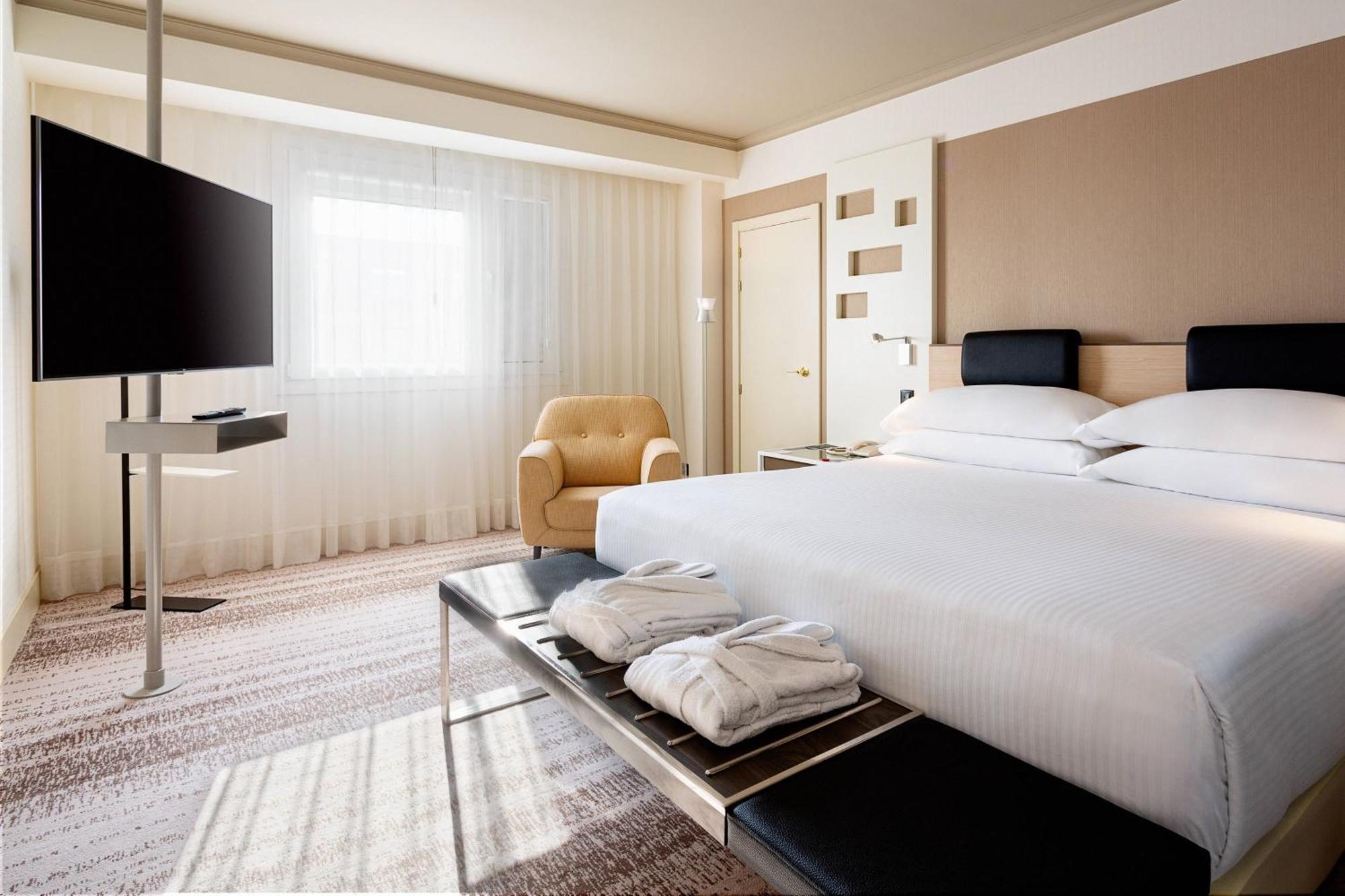 Executive King Suite Lounge Access