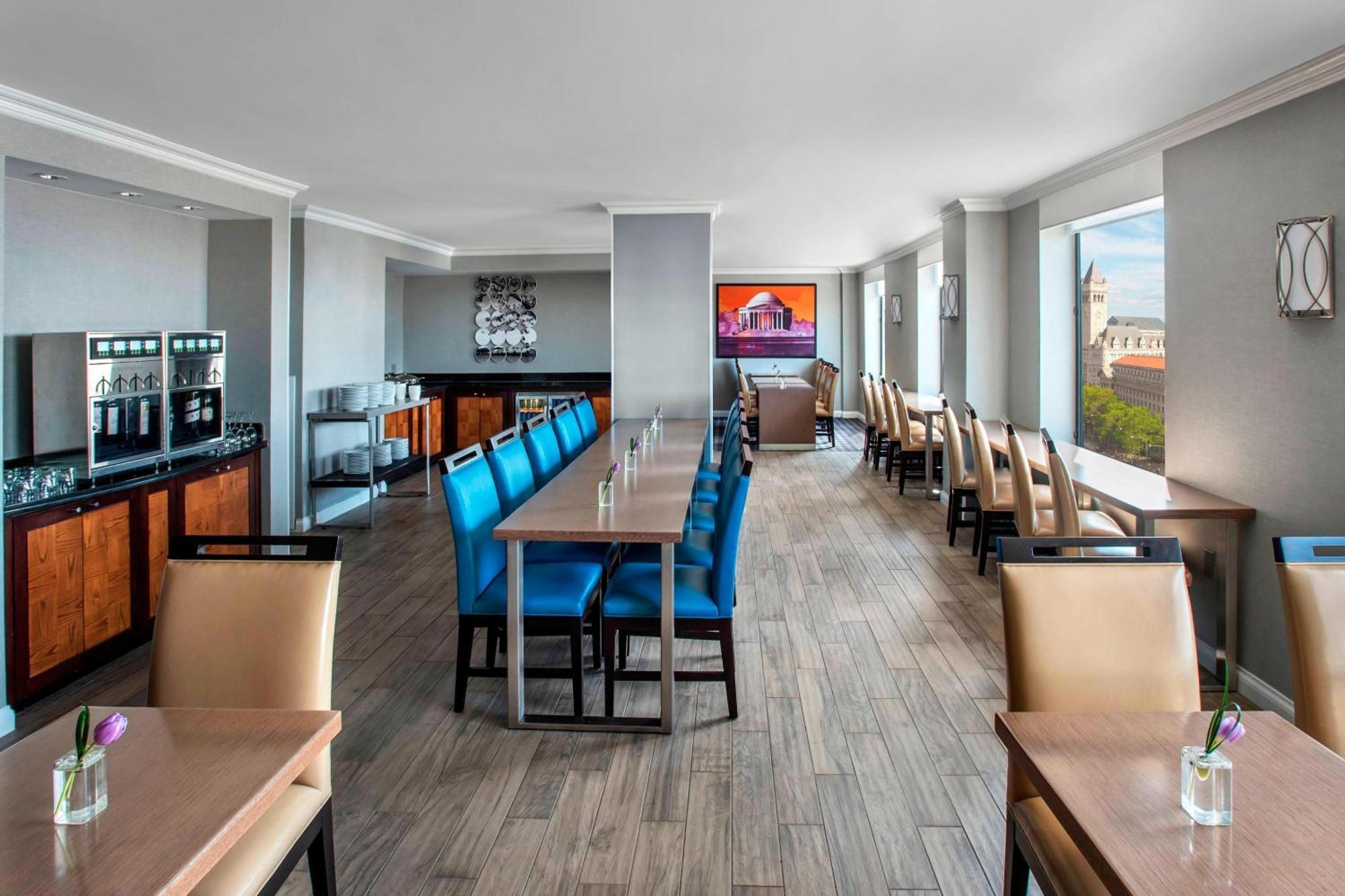 Executive Level King Room with Monument View