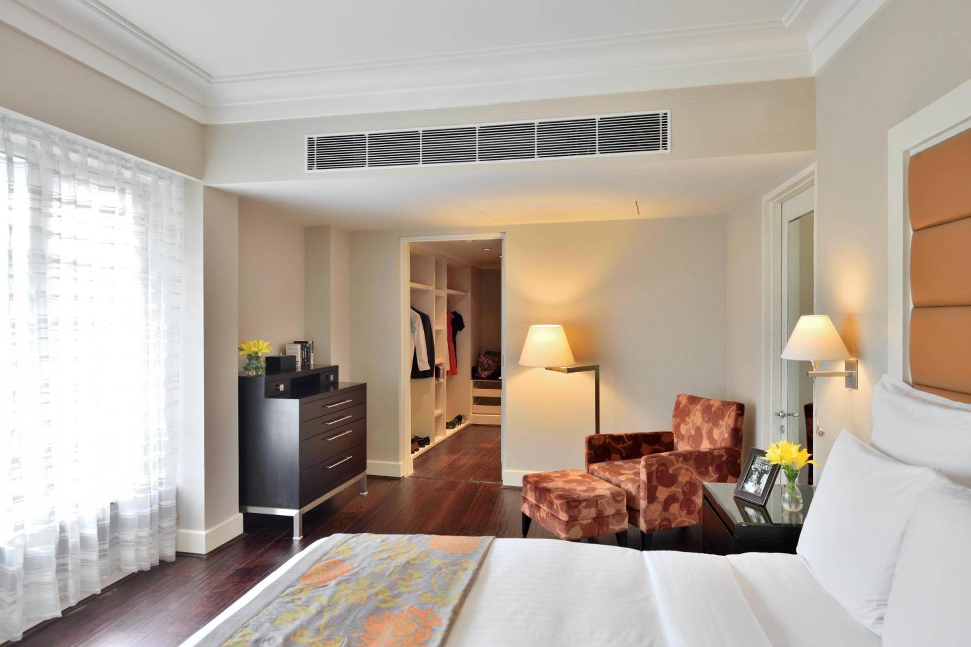 Two-Bedroom Apartment Lake View