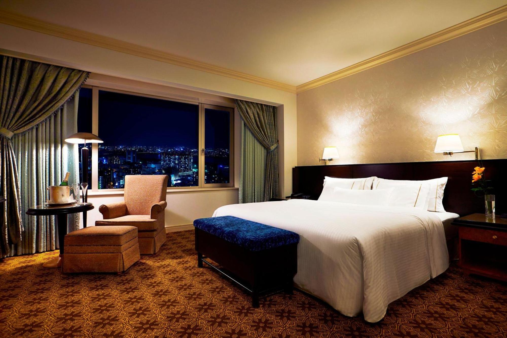 King Room High Floor or Executive Lounge Access