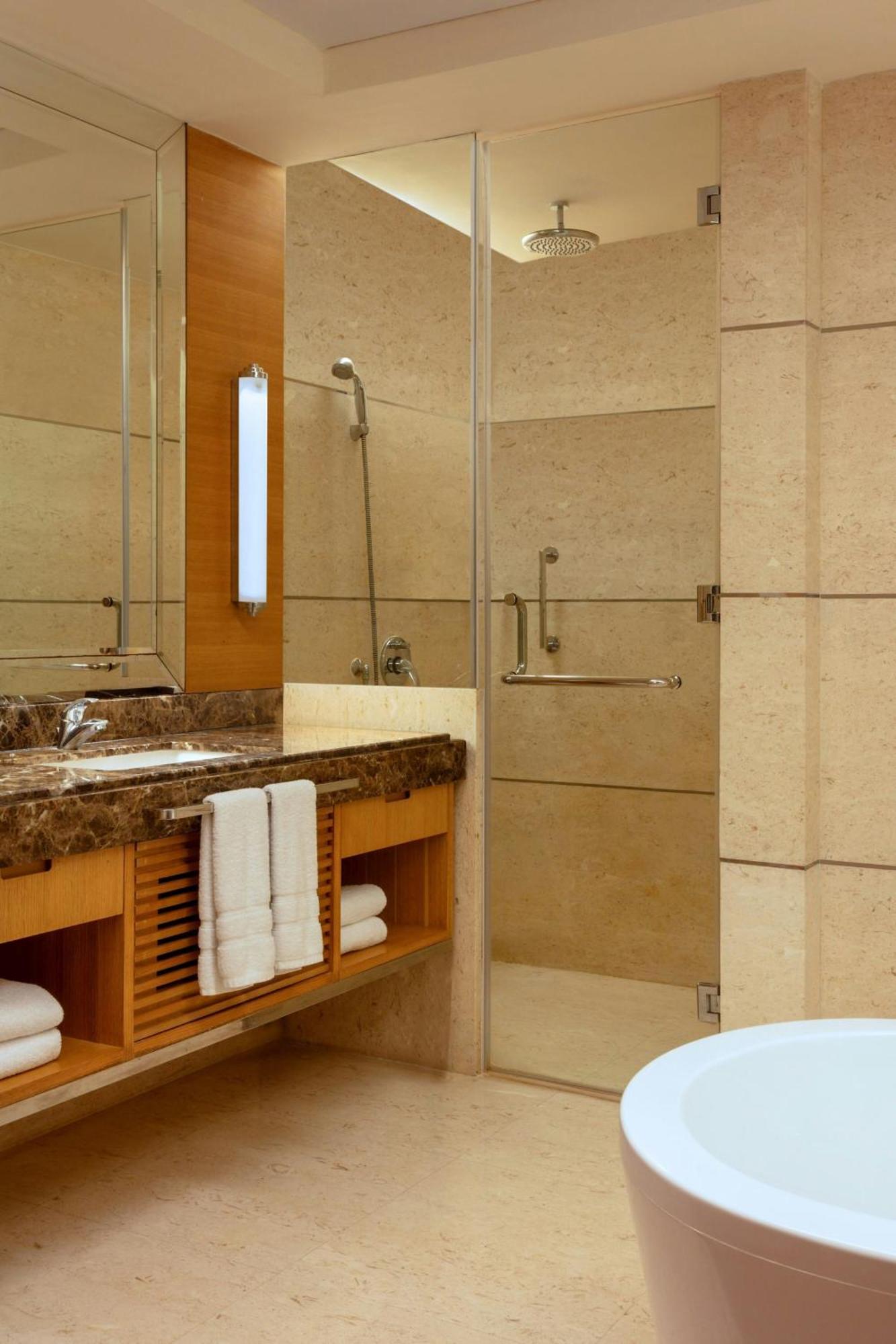 Studio Suite Executive Lounge Access