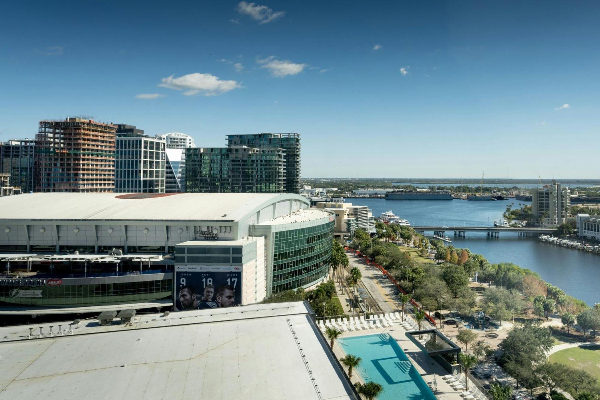 Queen Guest Room with Two Queen Beds - Water View,1653577768:JPEG