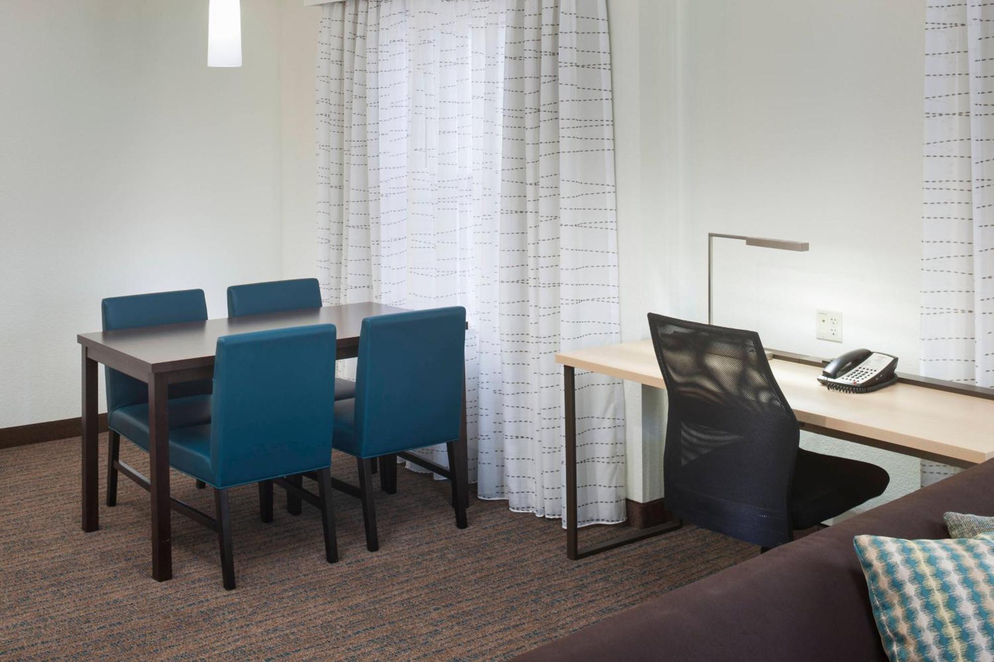 1 Bedroom Suite, 1 King, Sofa bed