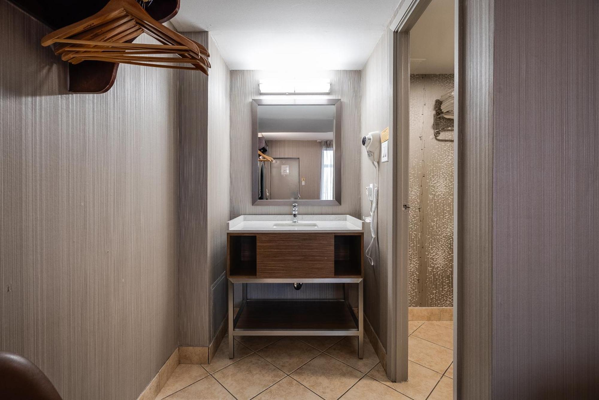 Queen Suite