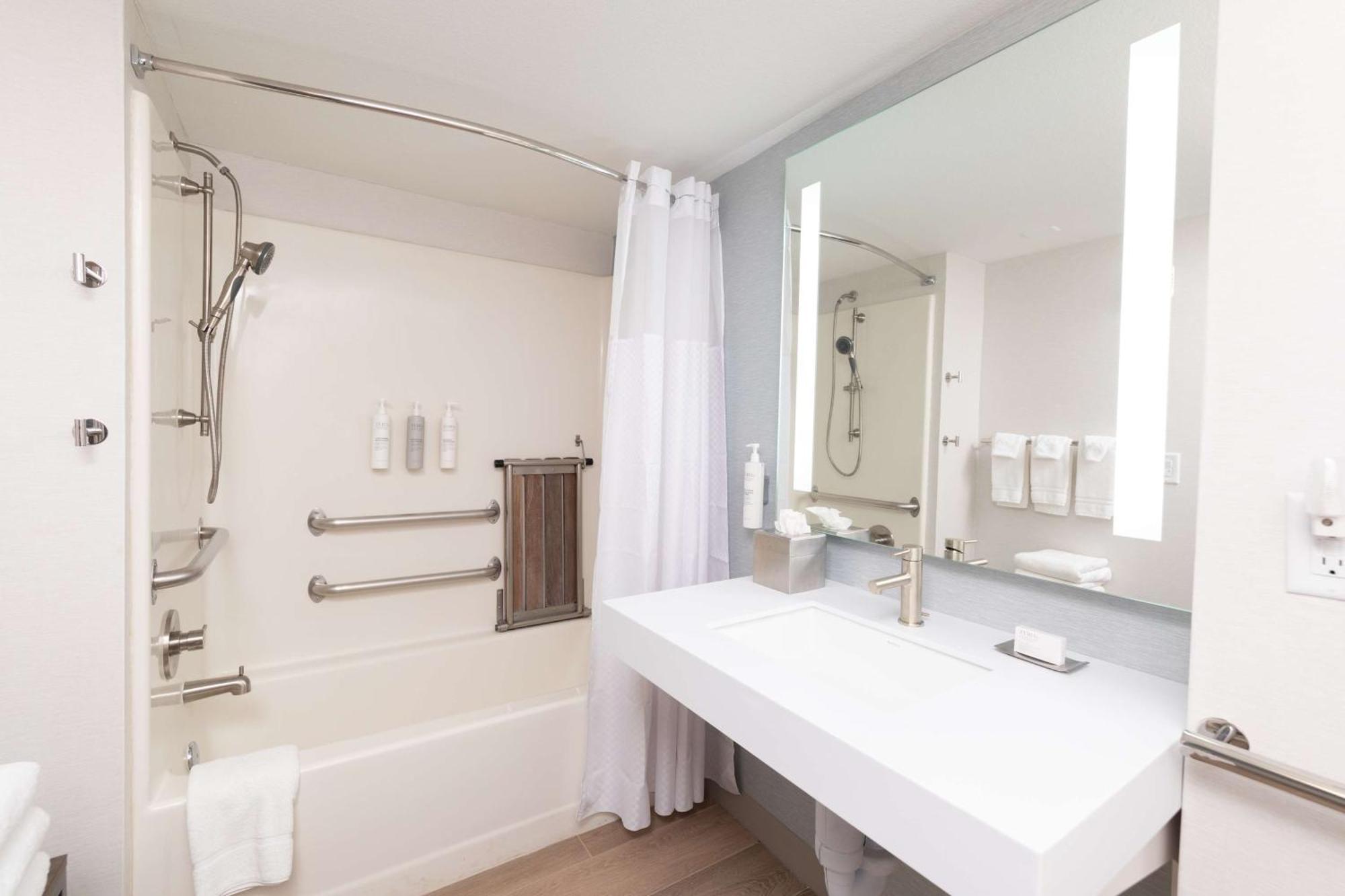 King Room Tub Mobility Hearing Access