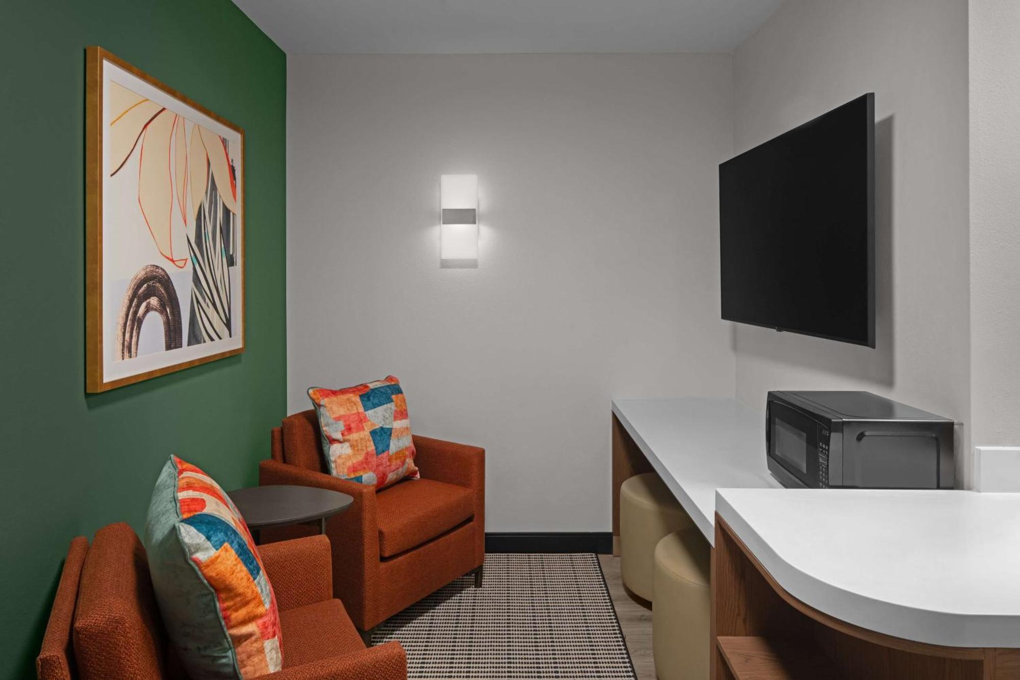 One-Bedroom King Suite with Bath Tub - Mobility Accessible