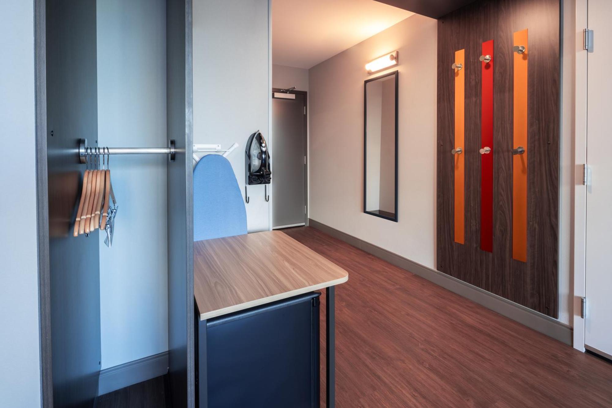 King Room Walk Shower